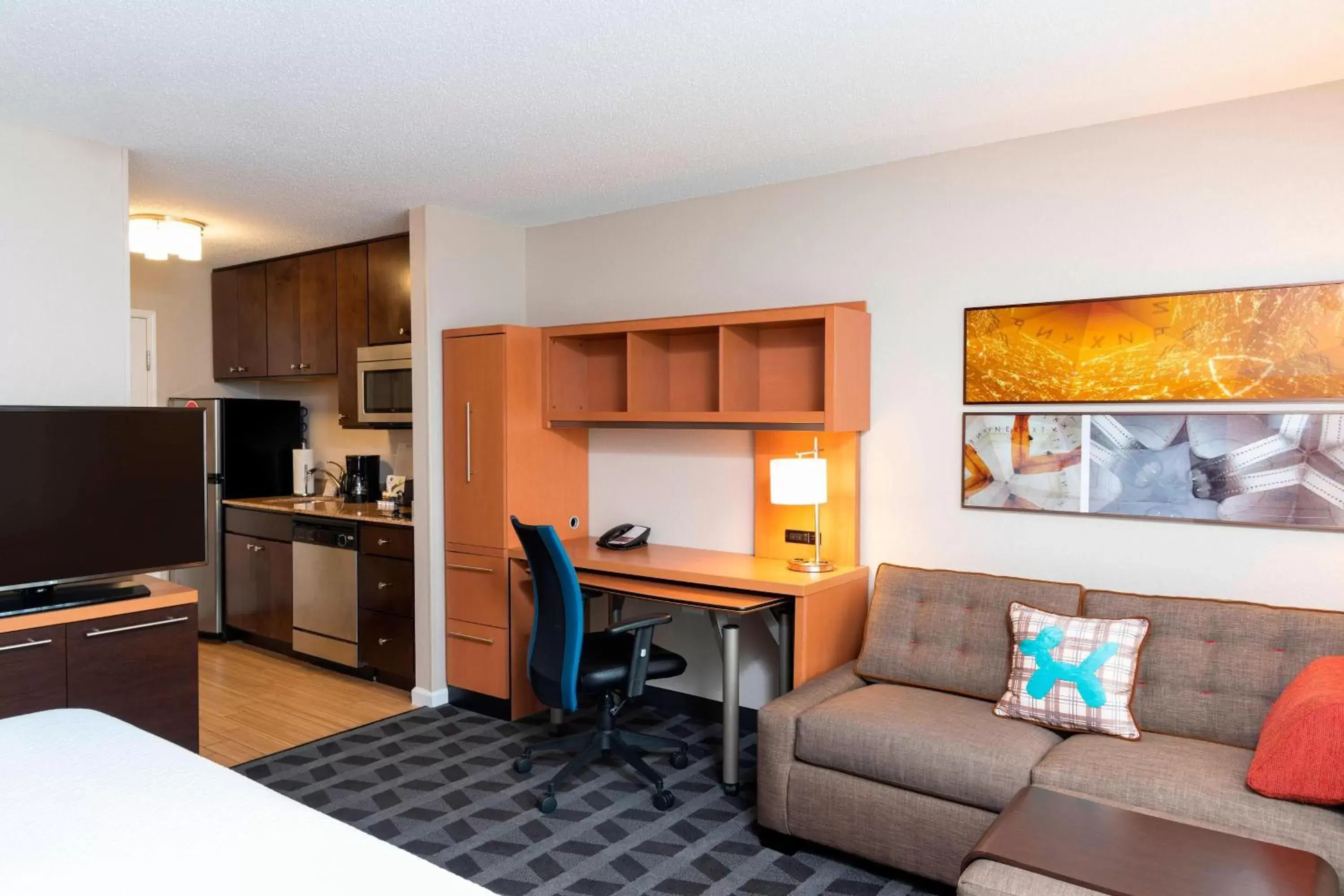 Living room, Seating Area in TownePlace Suites Fort Wayne North