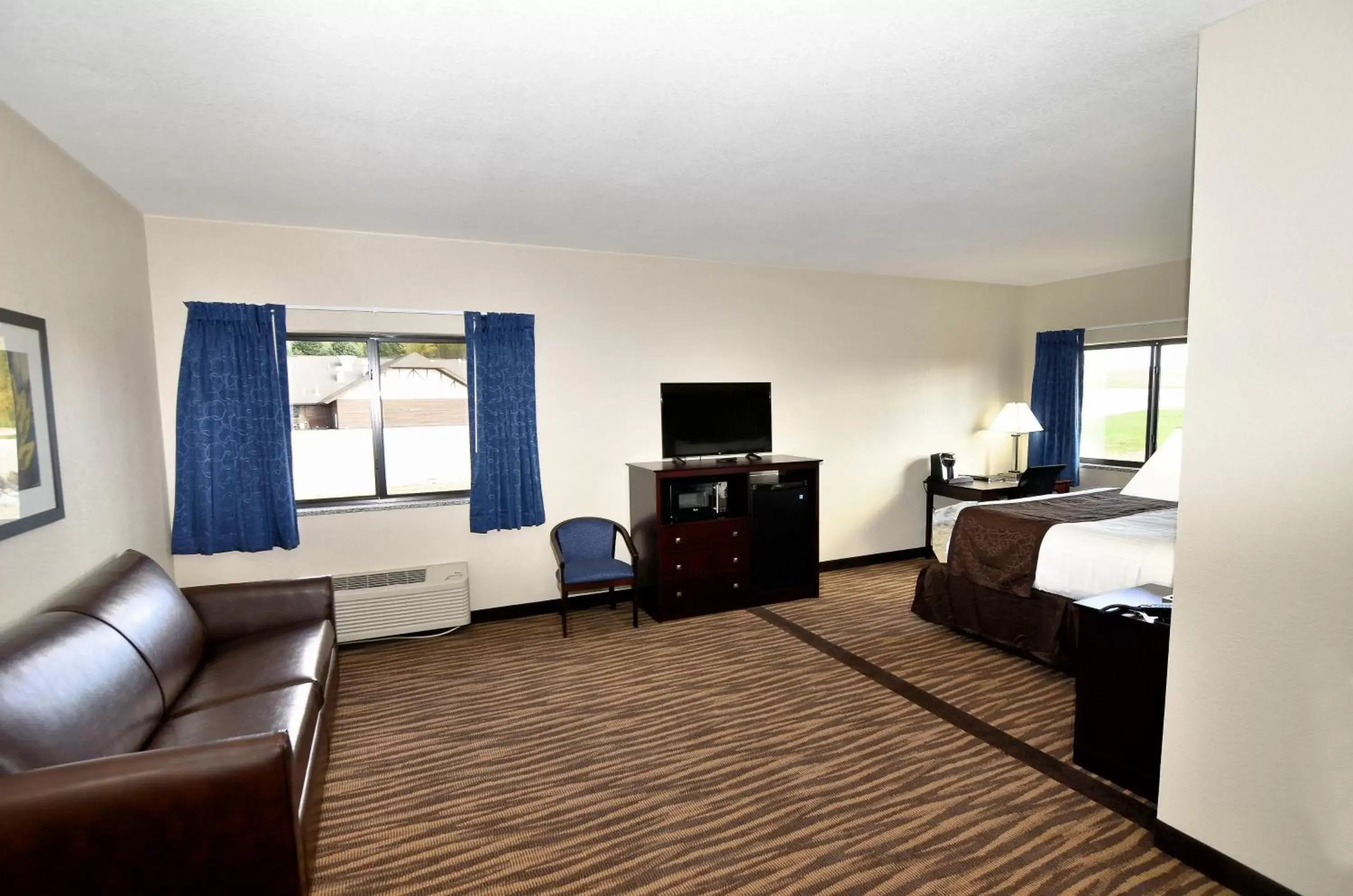 Bed in Cobblestone Inn & Suites - Manning