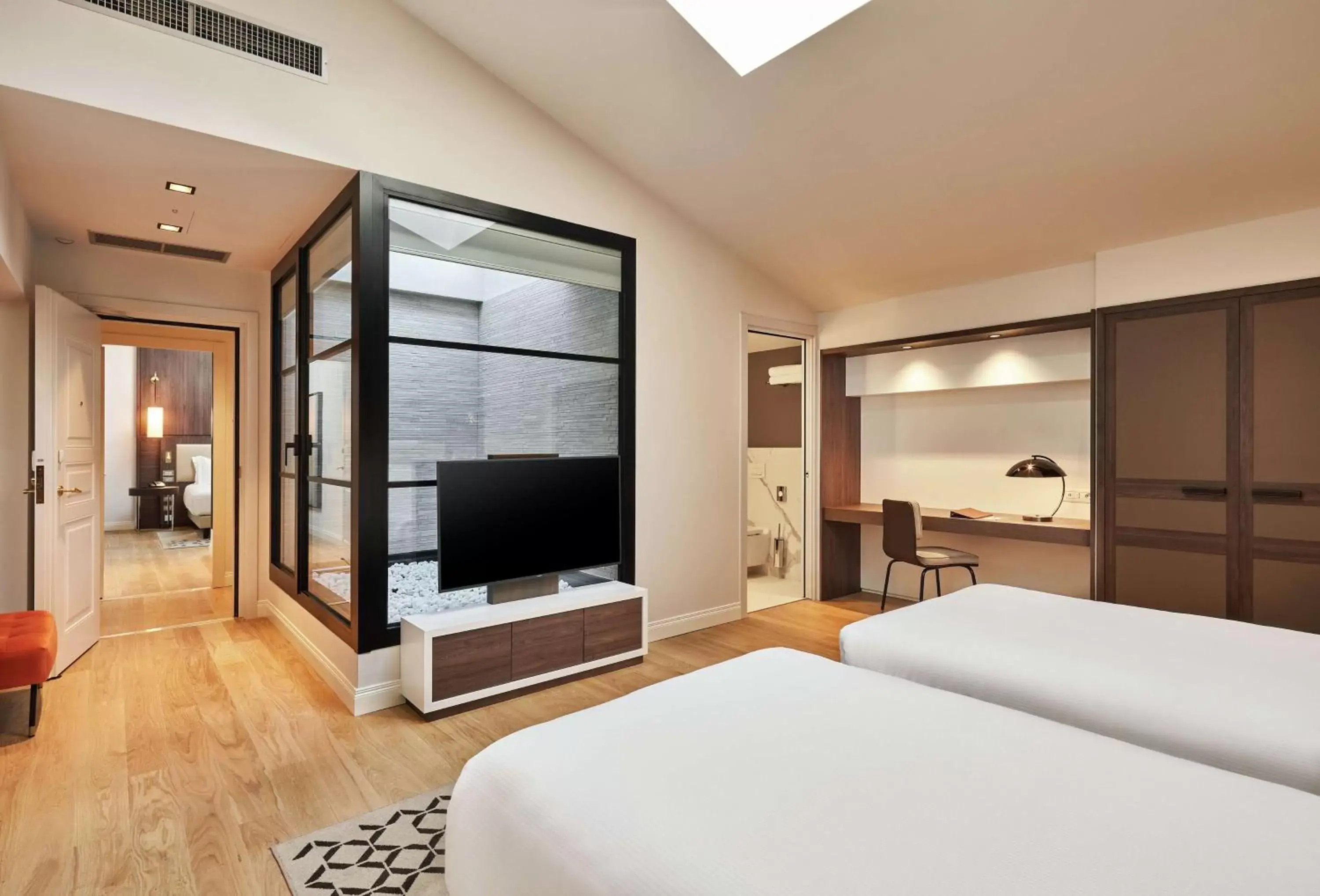 Bedroom, TV/Entertainment Center in DoubleTree By Hilton Trieste