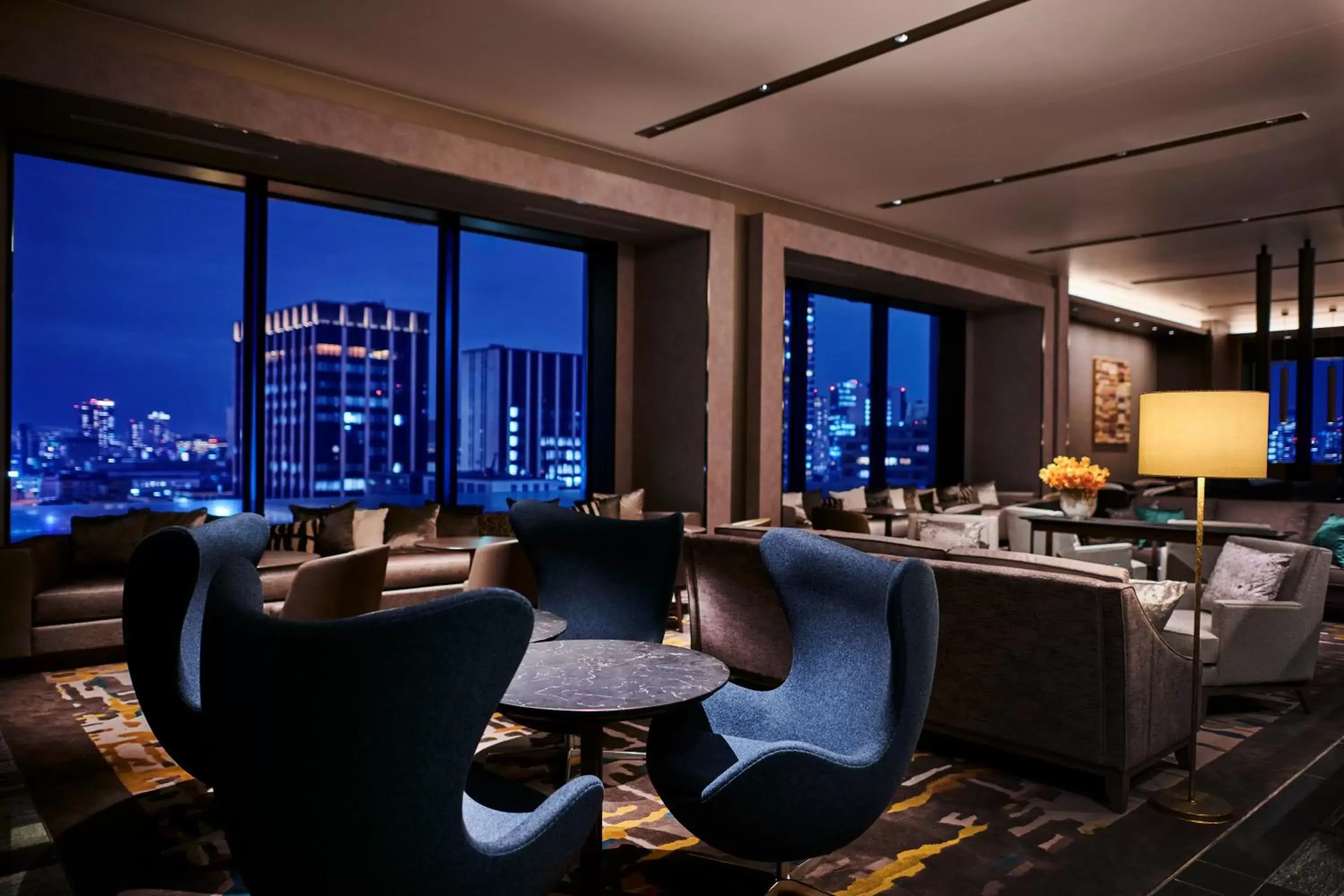 Lounge or bar in The Royal Park Hotel Iconic Osaka Midosuji Lounge or bar in The Royal Park Hotel Iconic Osaka Midosuji