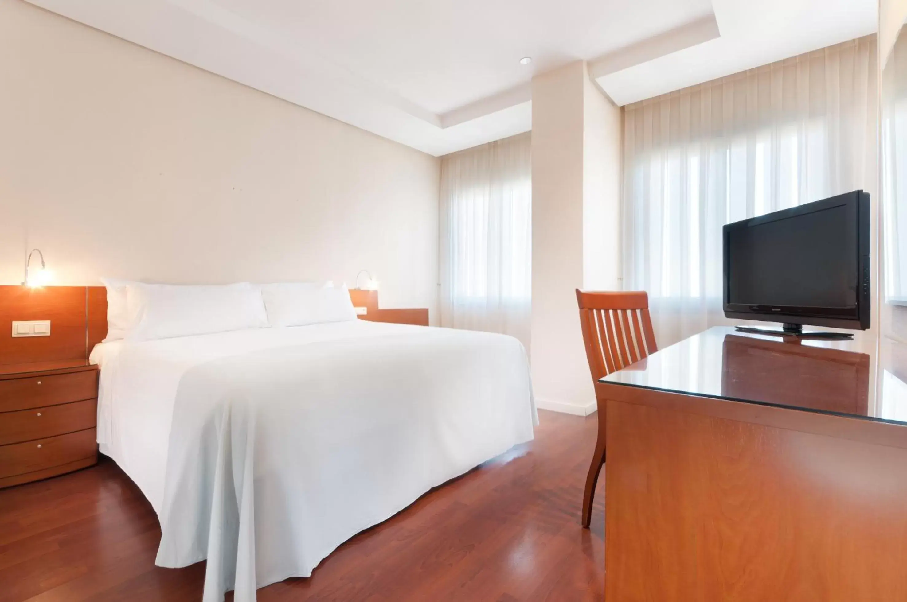 Photo of the whole room, Bed in Hotel Madrid Chamartín, Affiliated by Meliá