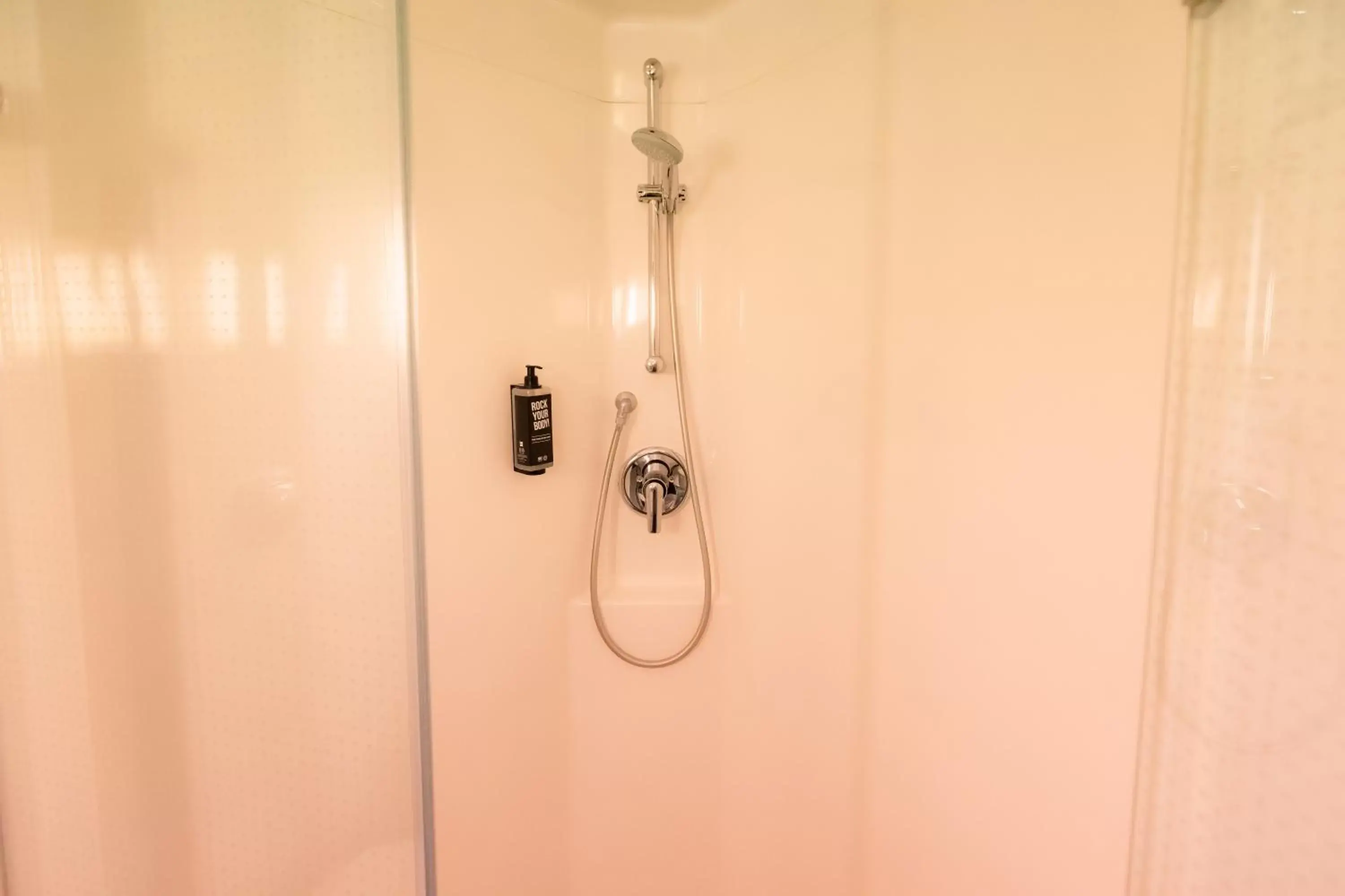 Shower, Bathroom in ibis Besançon Centre la City