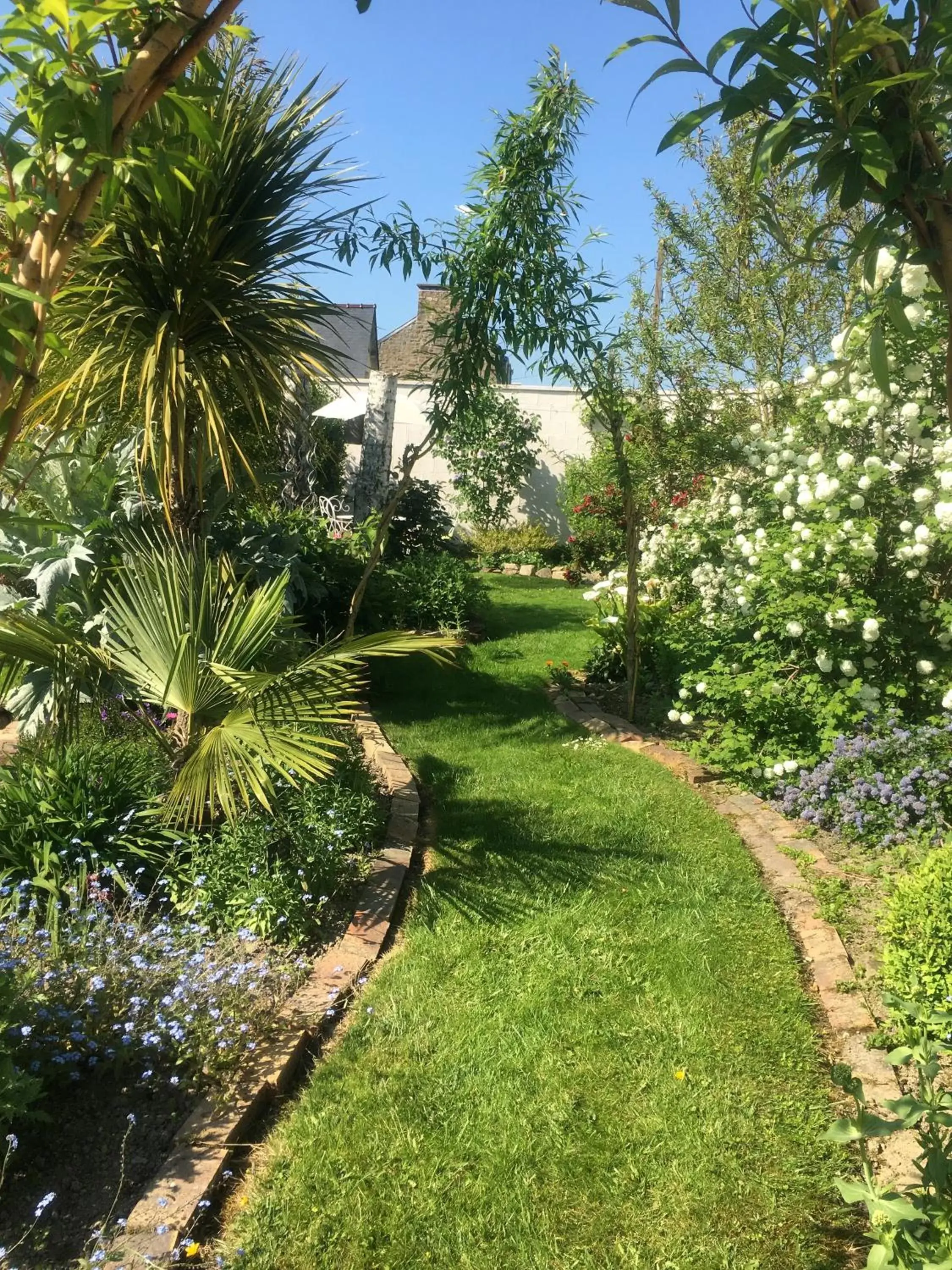 Property building, Garden in Le grenier du jardin