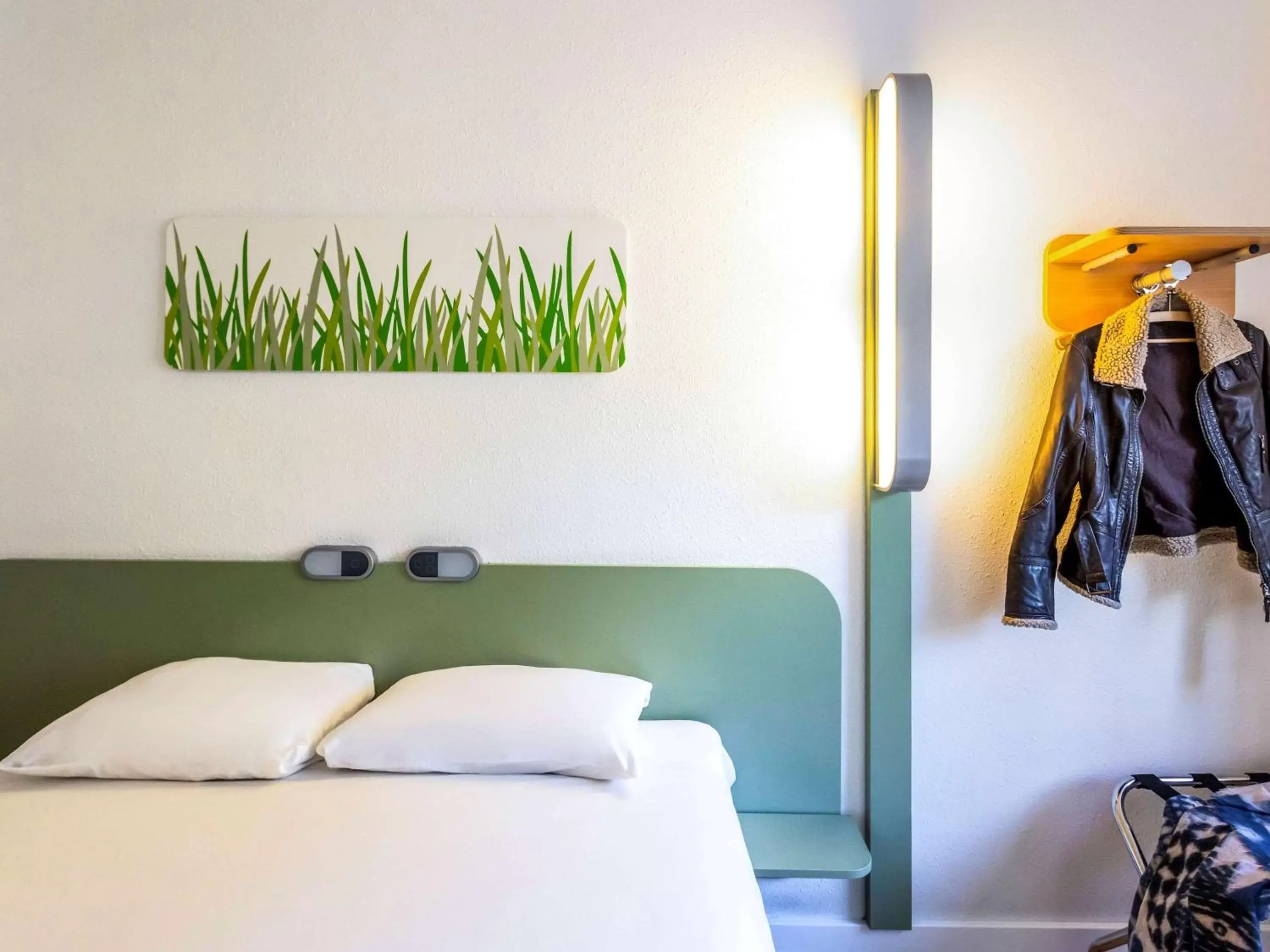 Bedroom, Bed in ibis budget Antwerpen Centraal Station