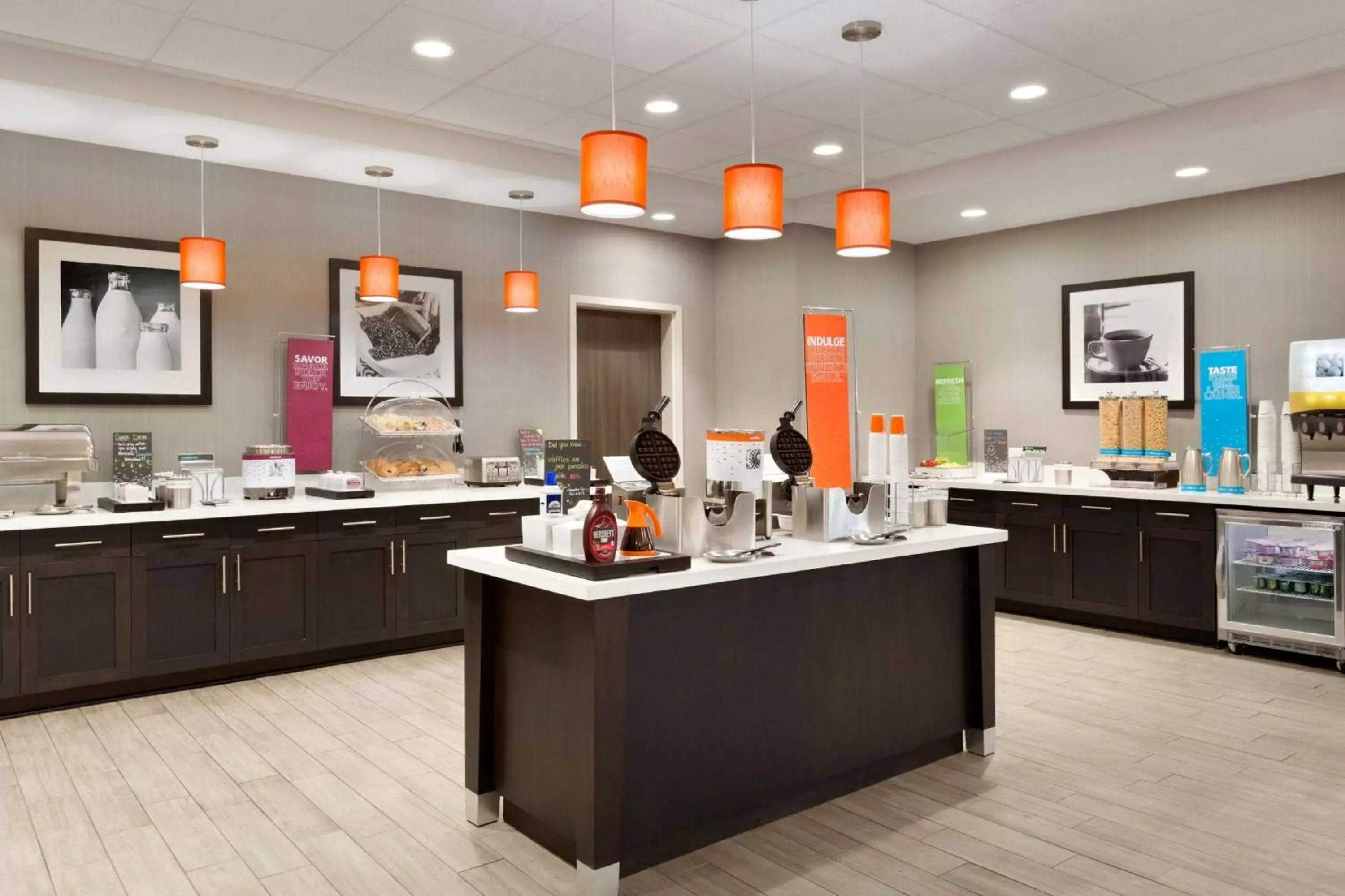 Dining area, Restaurant/Places to Eat in Hampton Inn By Hilton North Olmsted Cleveland Airport