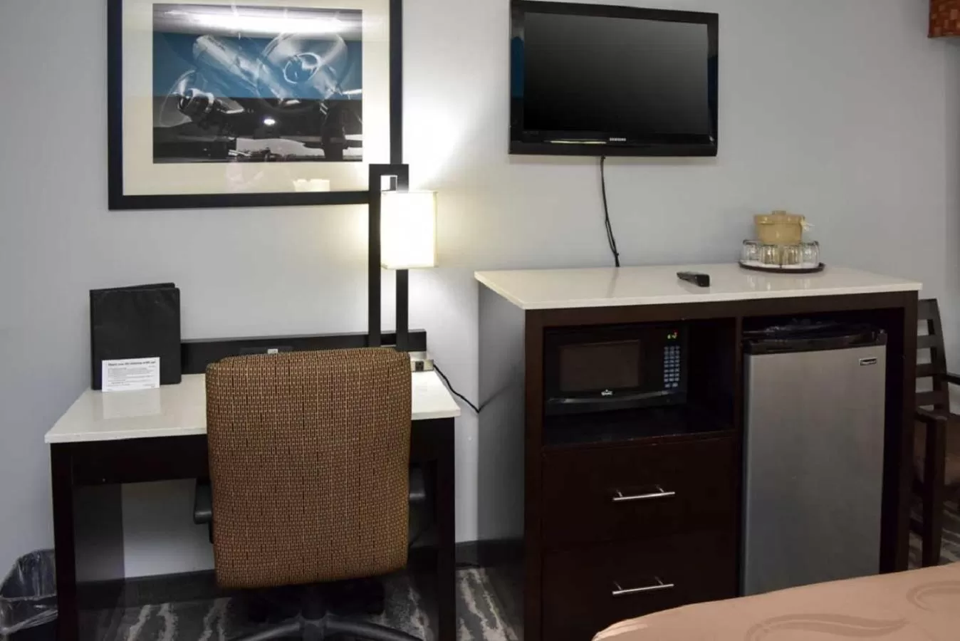 TV and multimedia in Quality Inn East Stroudsburg - Poconos