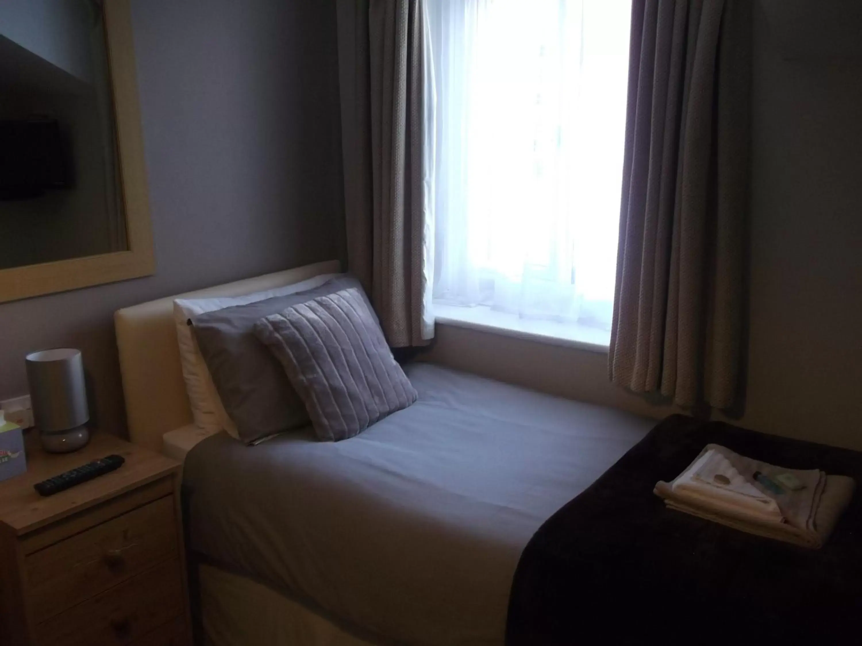 Bedroom, Bed in Atlantis Hotel