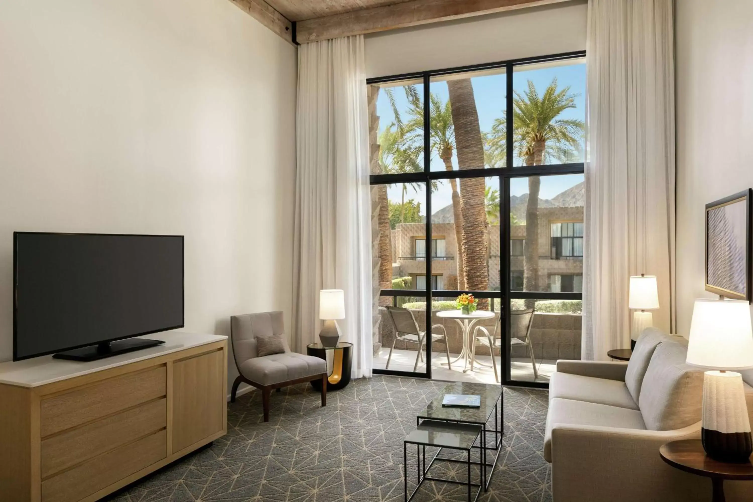 Living room, Seating Area in DoubleTree by Hilton Paradise Valley Resort Scottsdale