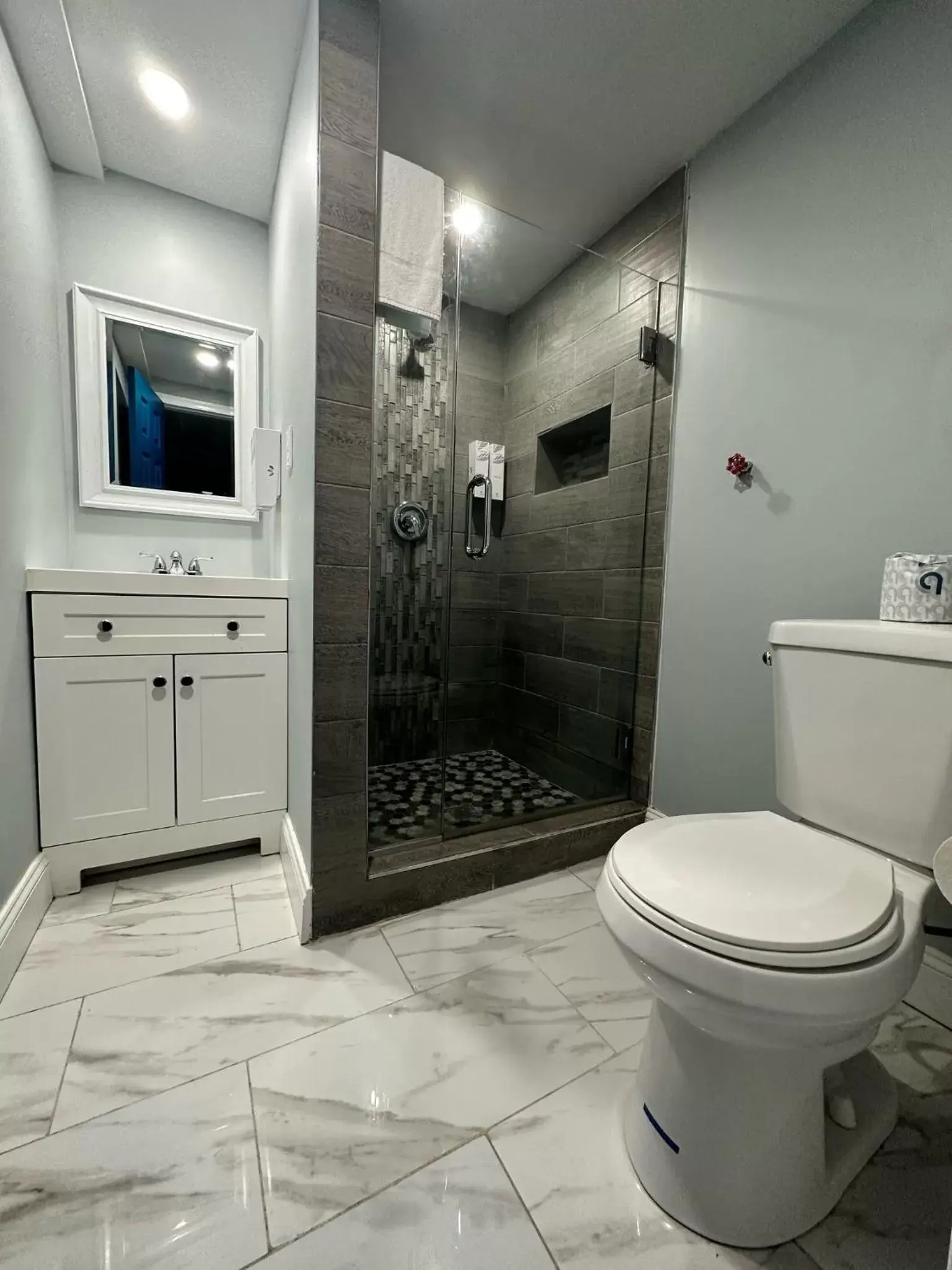 Bathroom in Red Roof PLUS & Suites Virginia Beach - Seaside