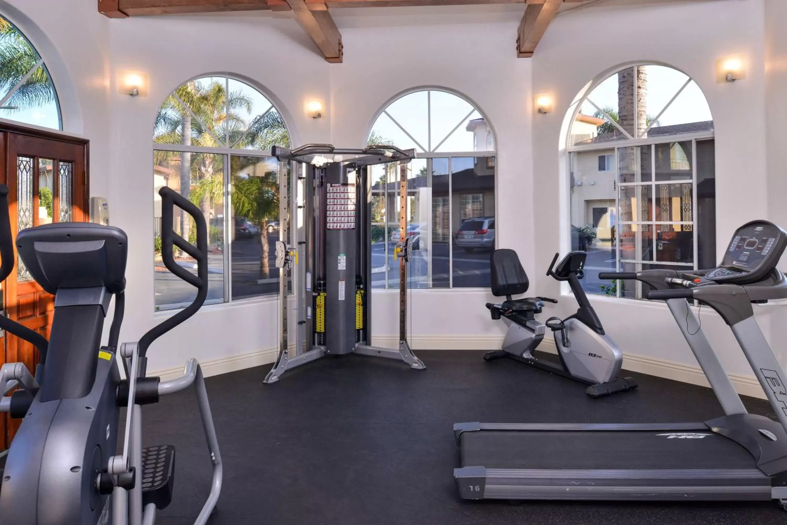 Fitness centre/facilities in Best Western Oxnard Inn