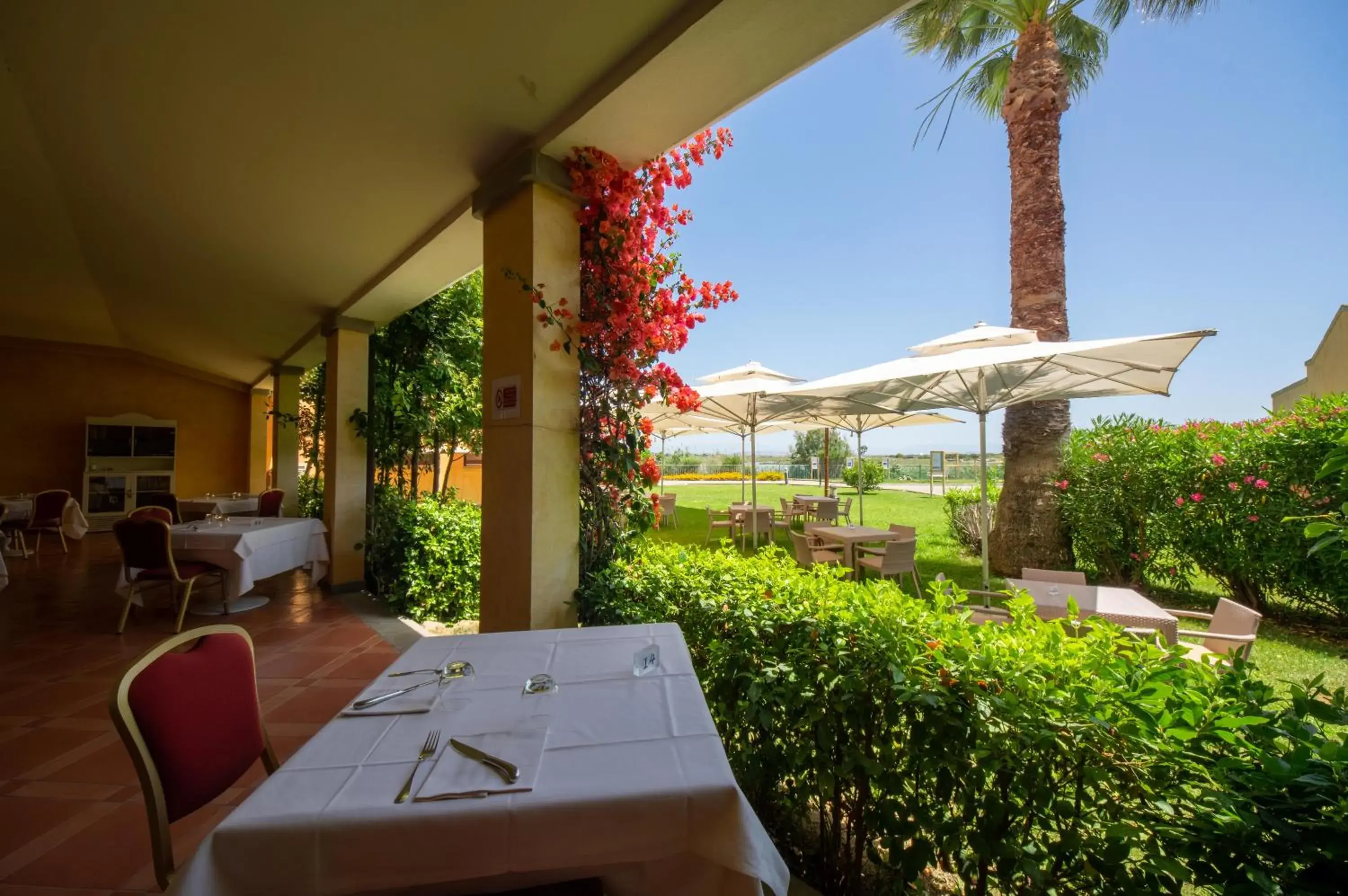 Restaurant/Places to Eat in Hotel Santa Gilla