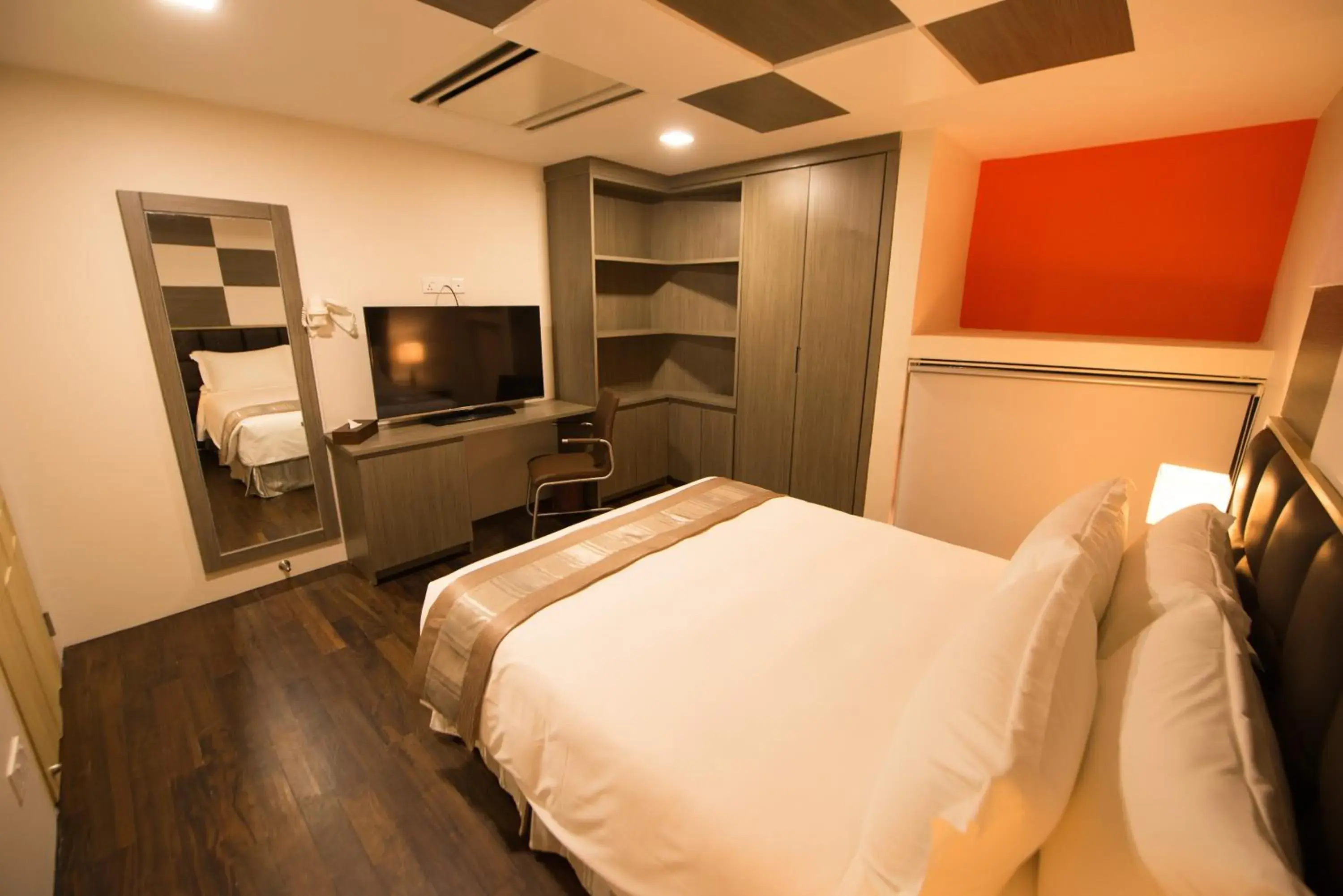 Bedroom, TV/Entertainment Center in Hotel Parami