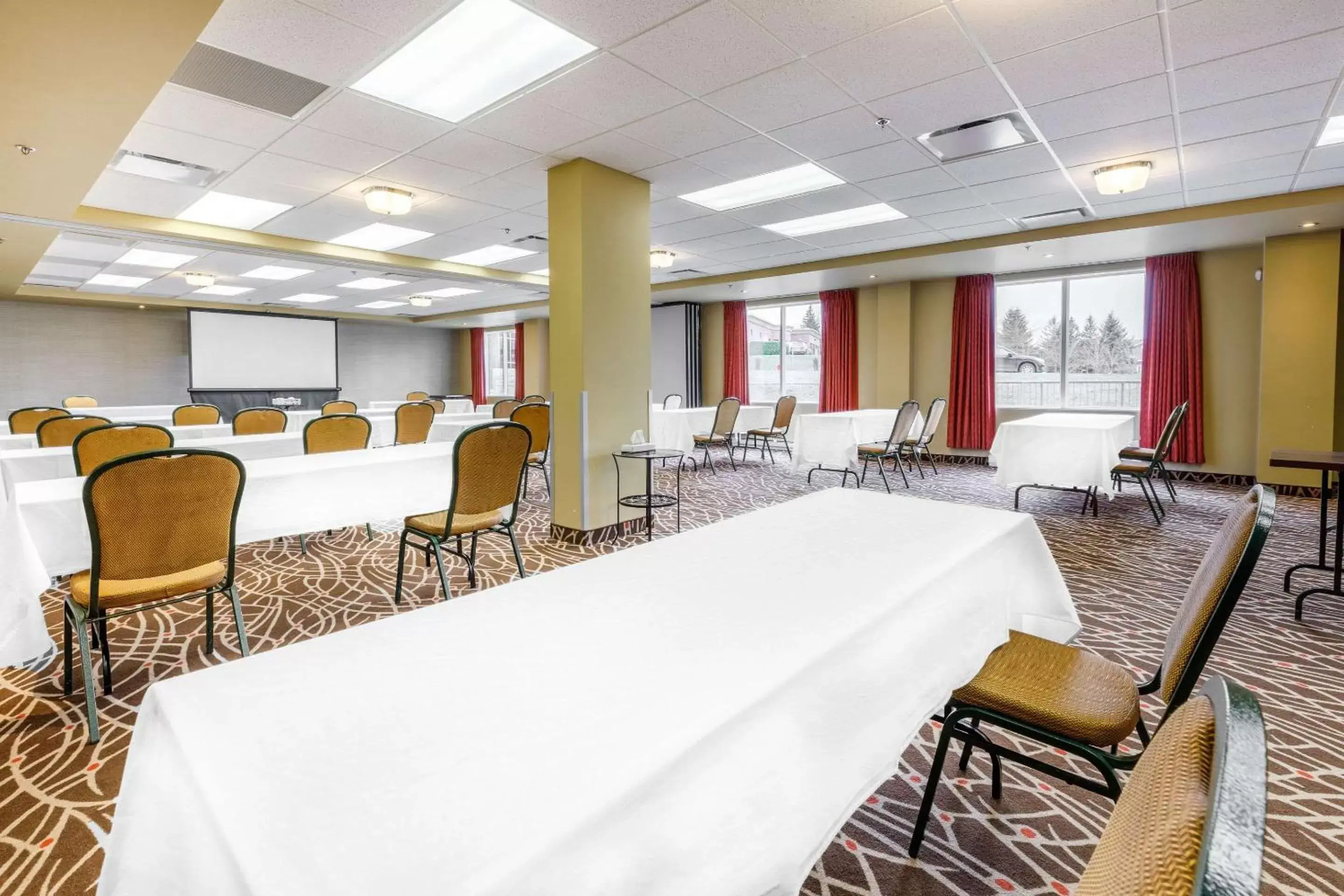 Meeting/conference room in Quality Inn & Suites Victoriaville