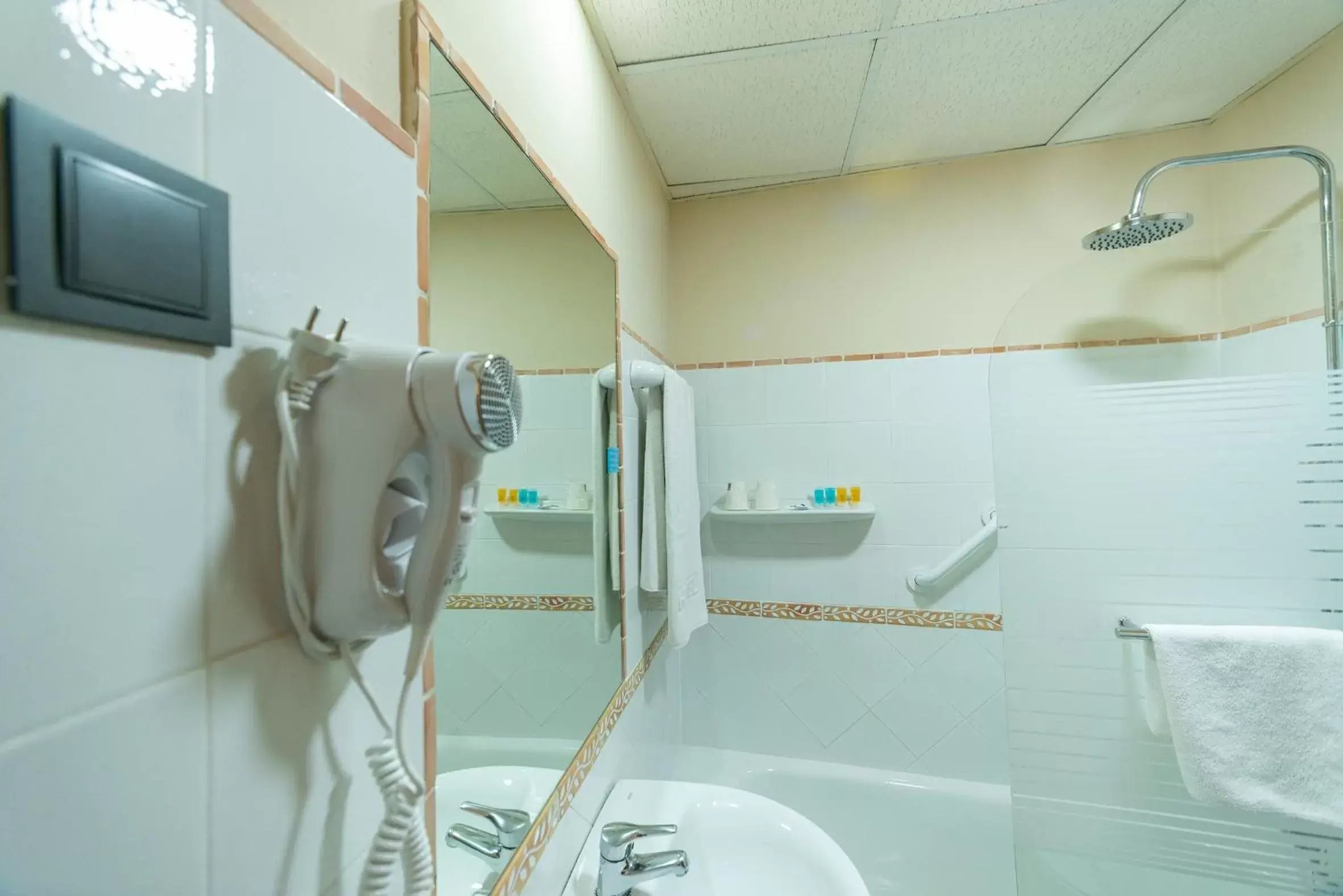 Bathroom in Hotel Mezquita