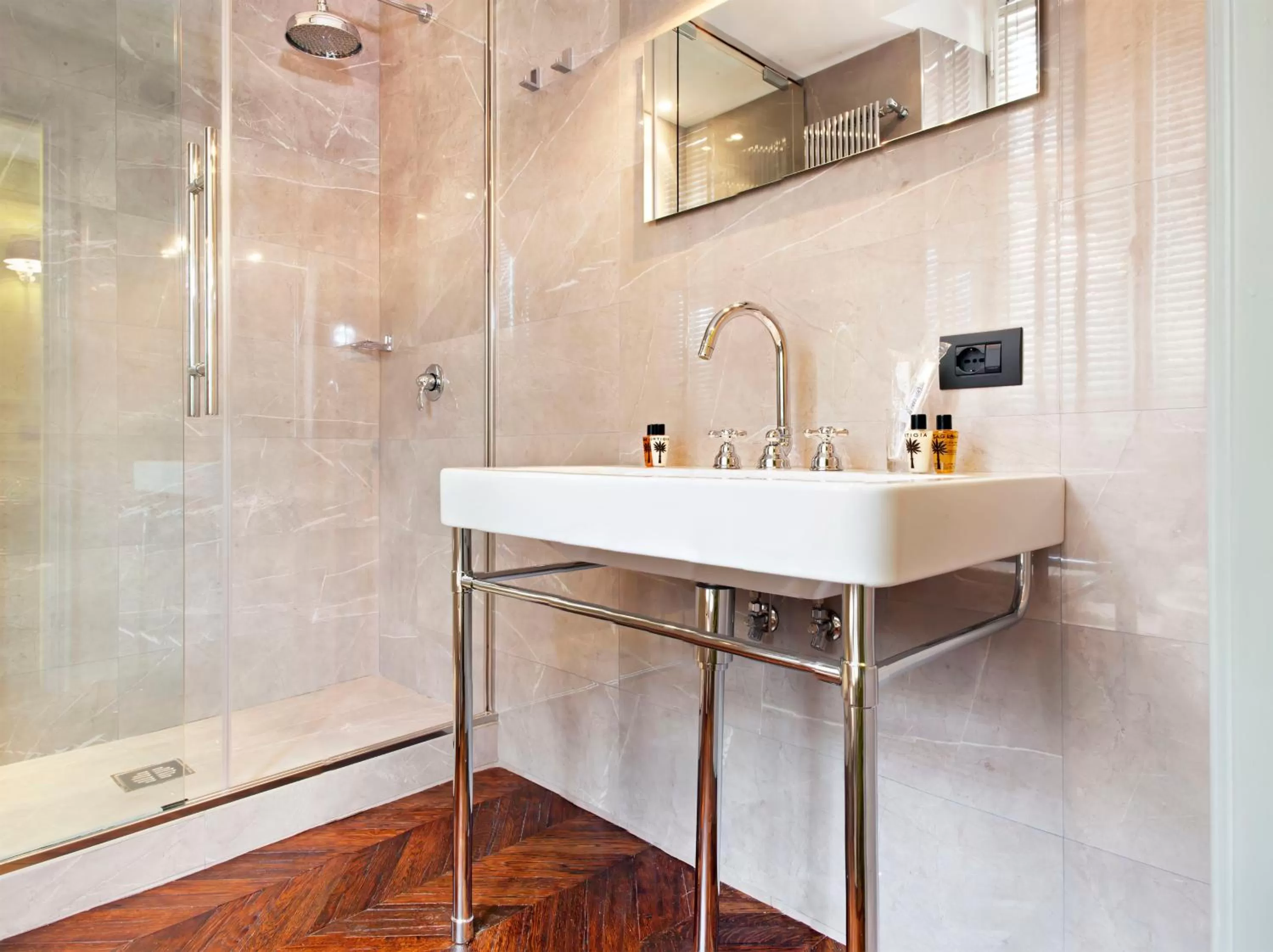 Bathroom in Hotel The Corner Roma