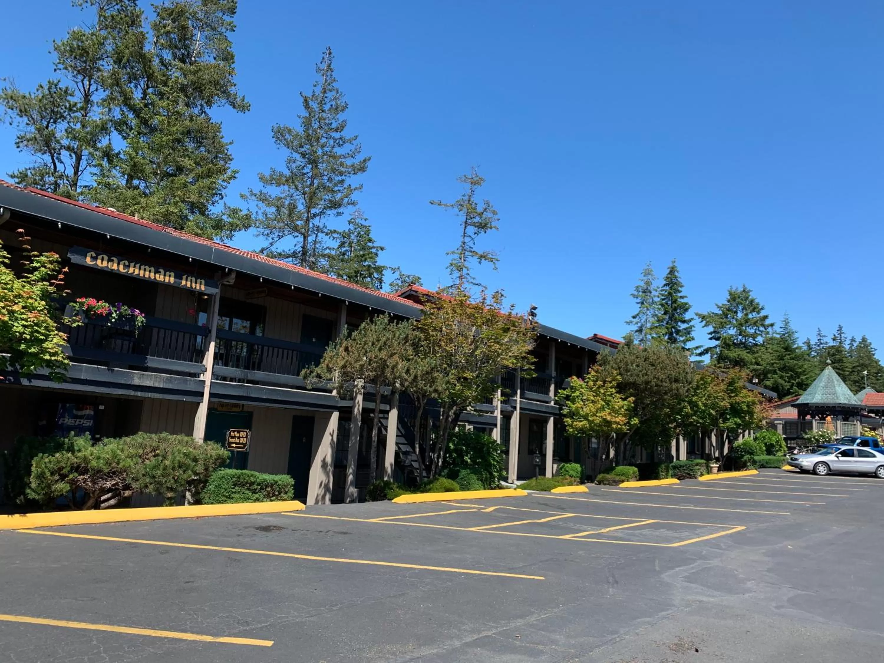 Parking in Coachman Inn Oak Harbor