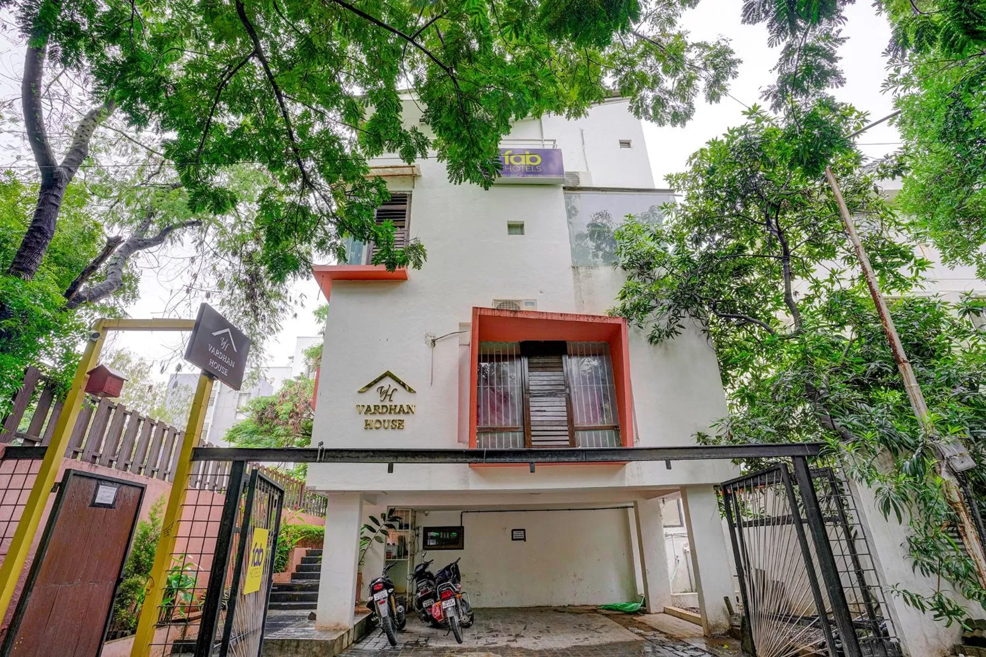 Property Building in FabHotel Vardhan House