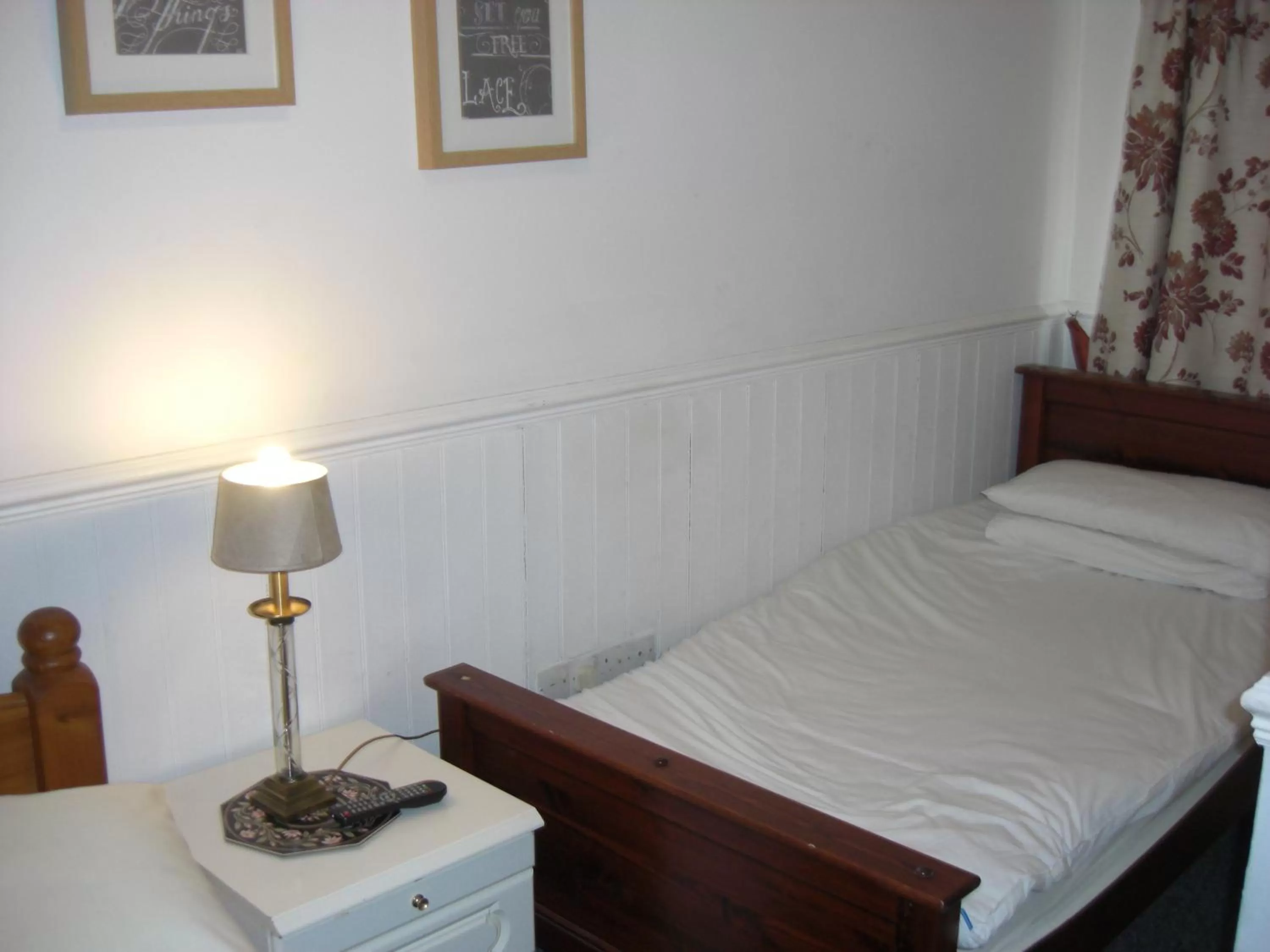 Bed in Lynebank House Hotel, Bed & Breakfast