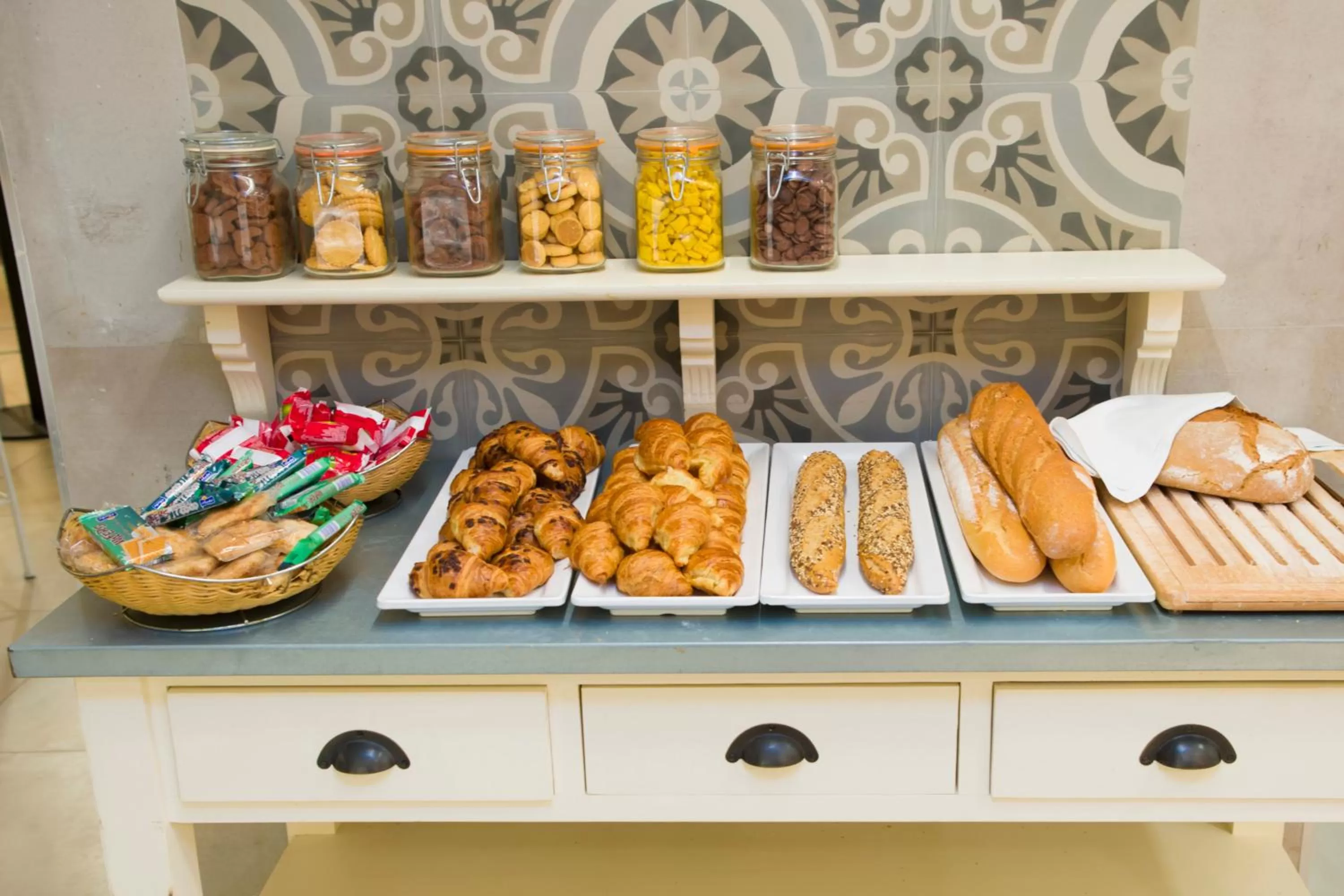 Food and drinks in Aparthotel Aquasol