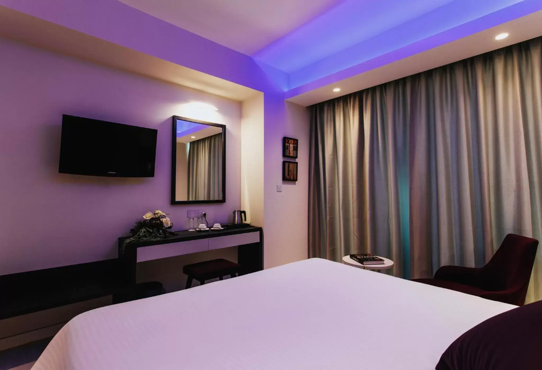 TV and multimedia, Bed in Frangiorgio Hotel