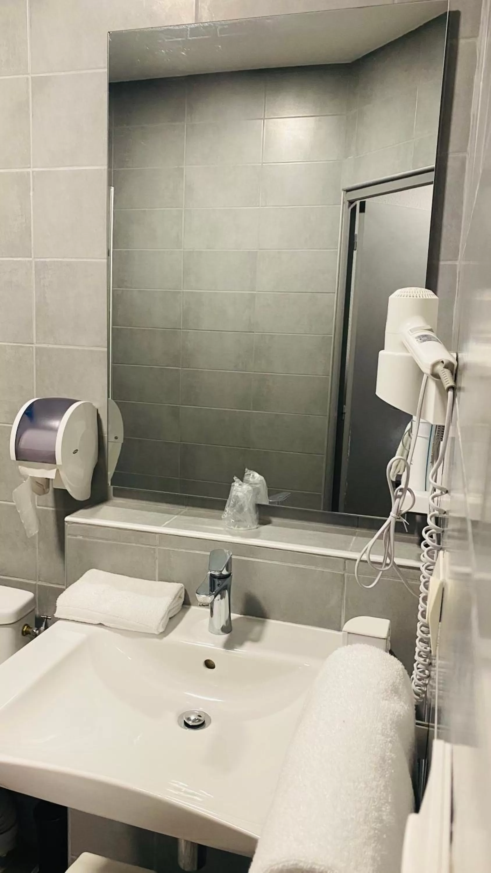  Family Room in Hotel Martinez Grenay