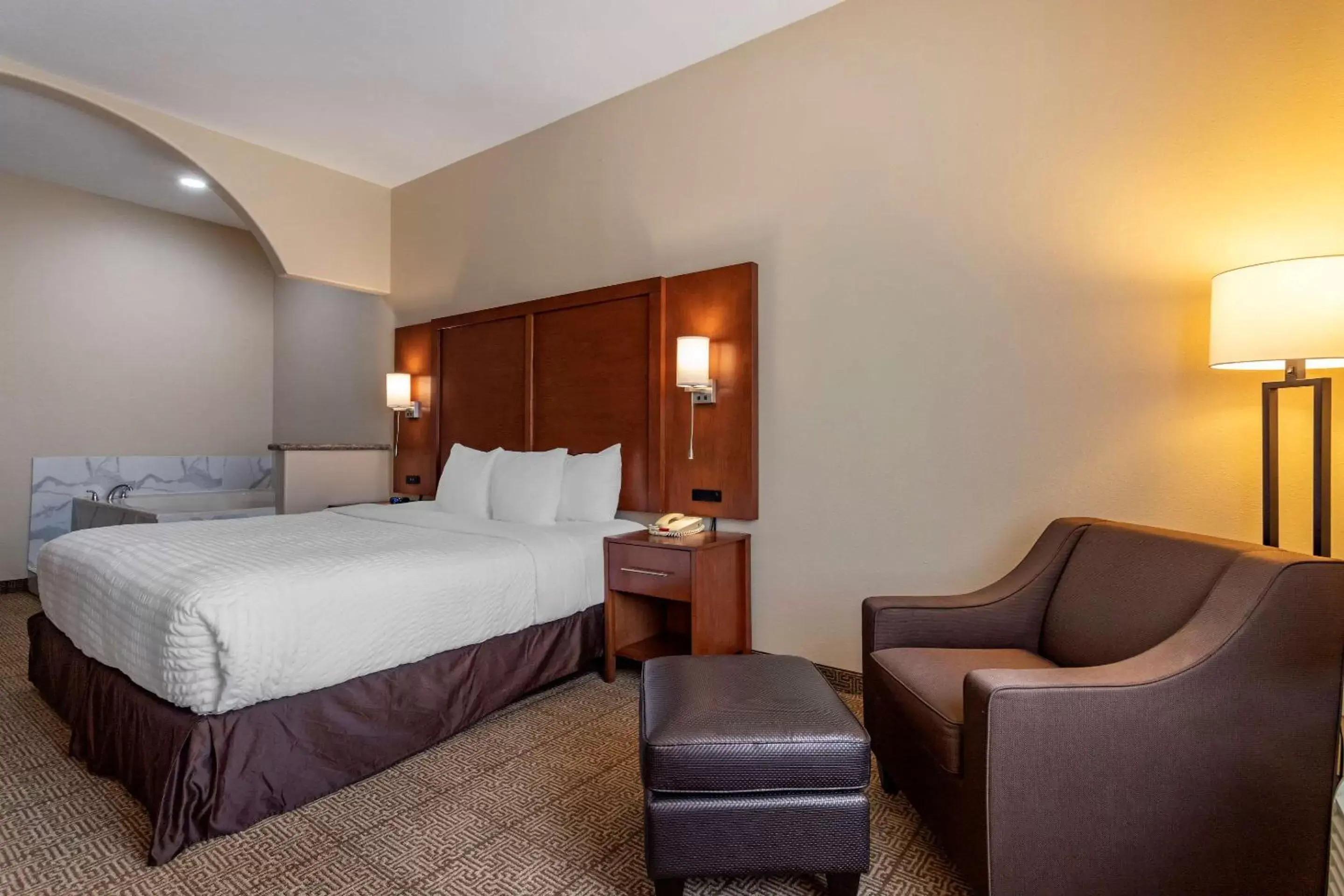 Bedroom, Bed in Comfort Suites near Texas Medical Center - NRG Stadium