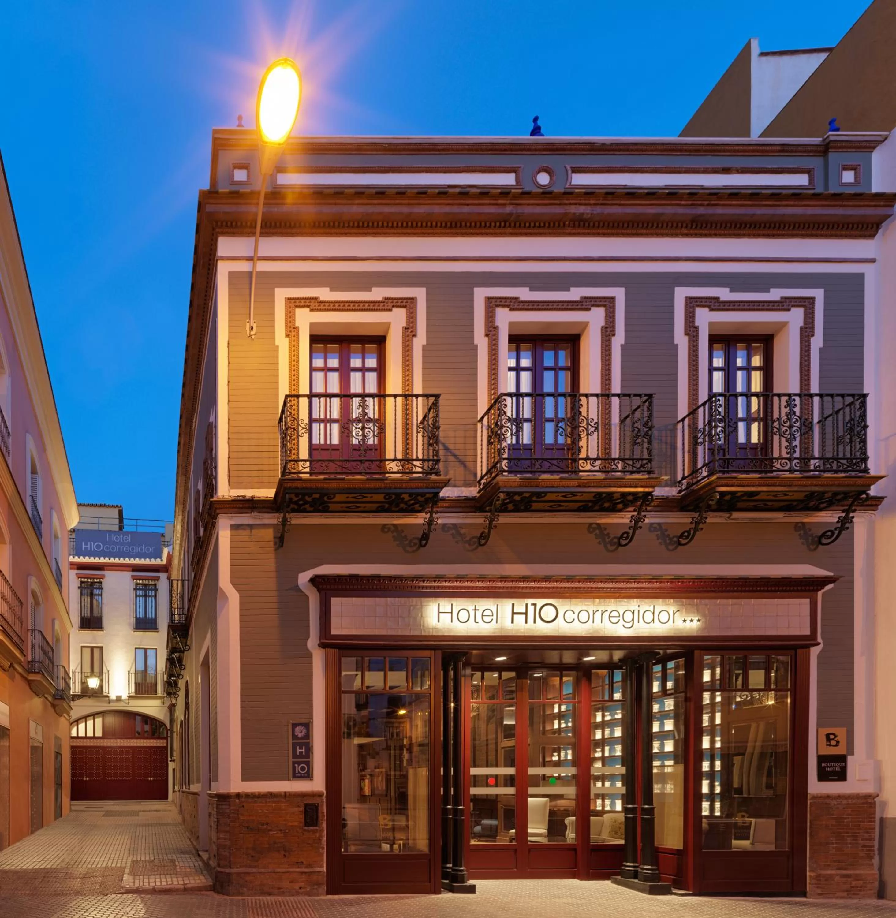 Facade/entrance in H10 Corregidor Boutique Hotel