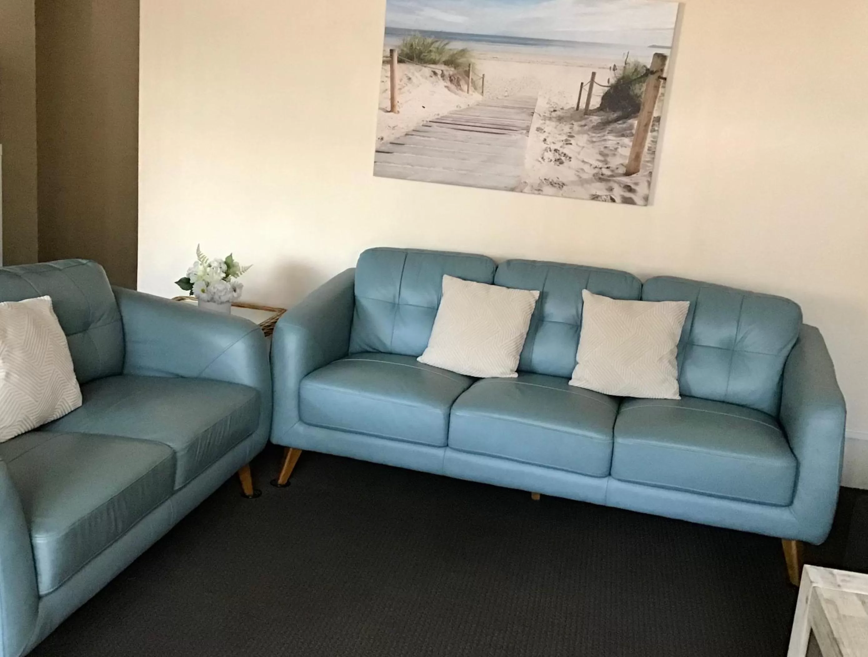 Seating area in Sandcastles Holiday Apartments