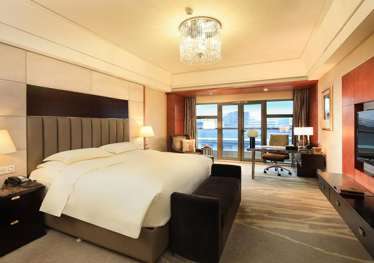 Bed in Wyndham Grand Plaza Royale Hangzhou