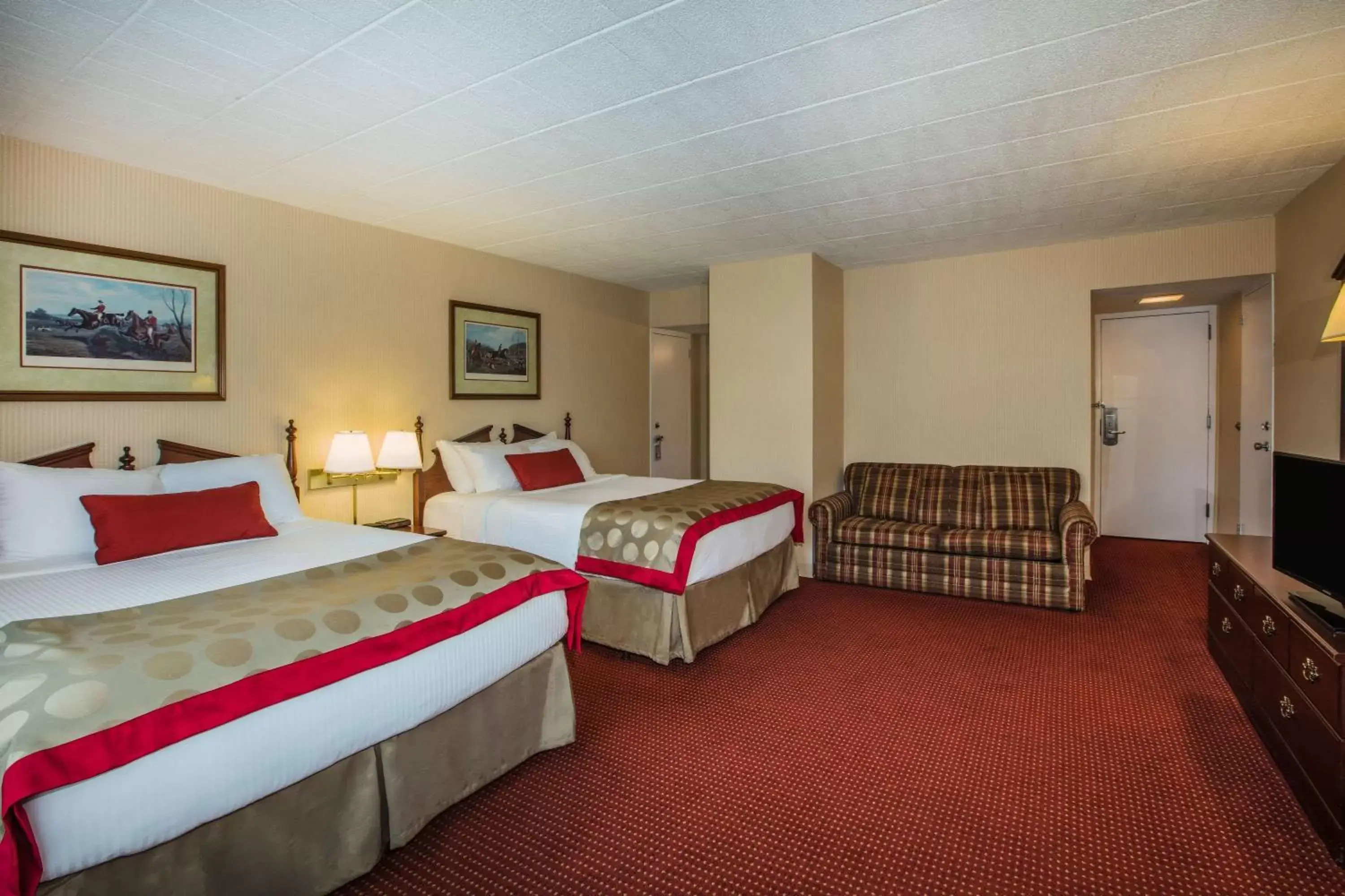 Photo of the whole room, Bed in Ramada by Wyndham Ligonier