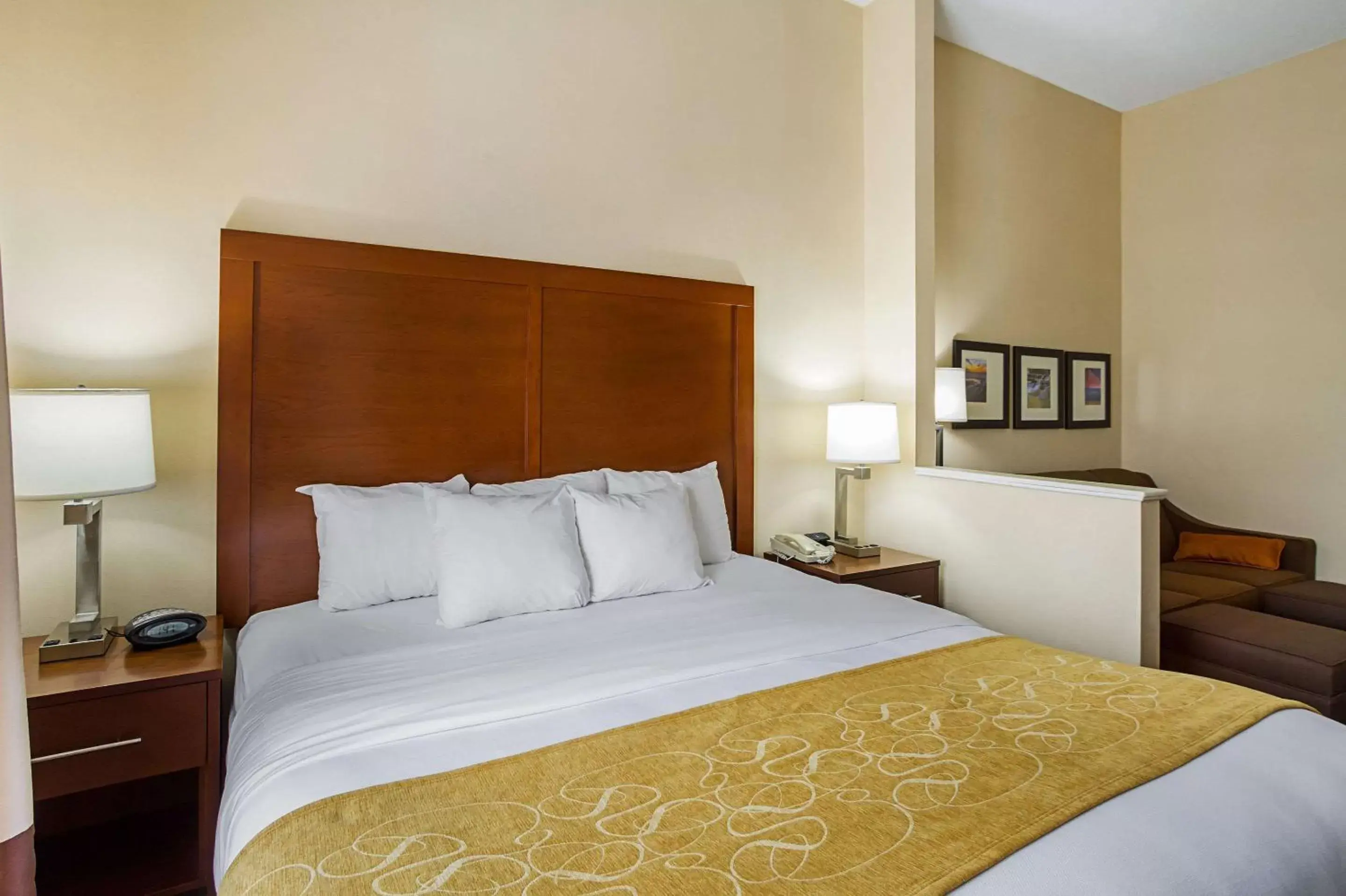 Bed in Comfort Suites Twinsburg