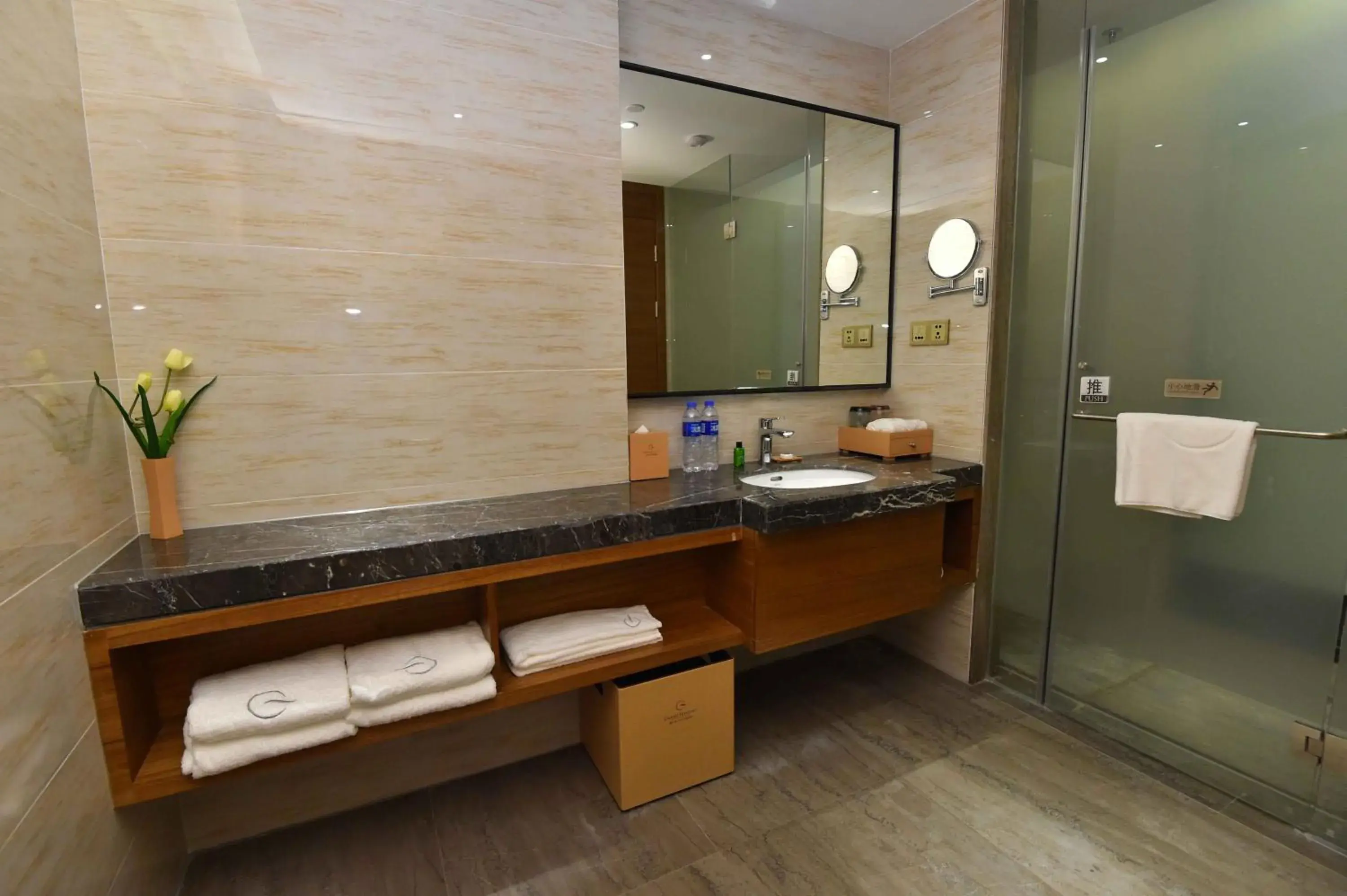 Bathroom in Grand Skylight International Hotel Huizhou