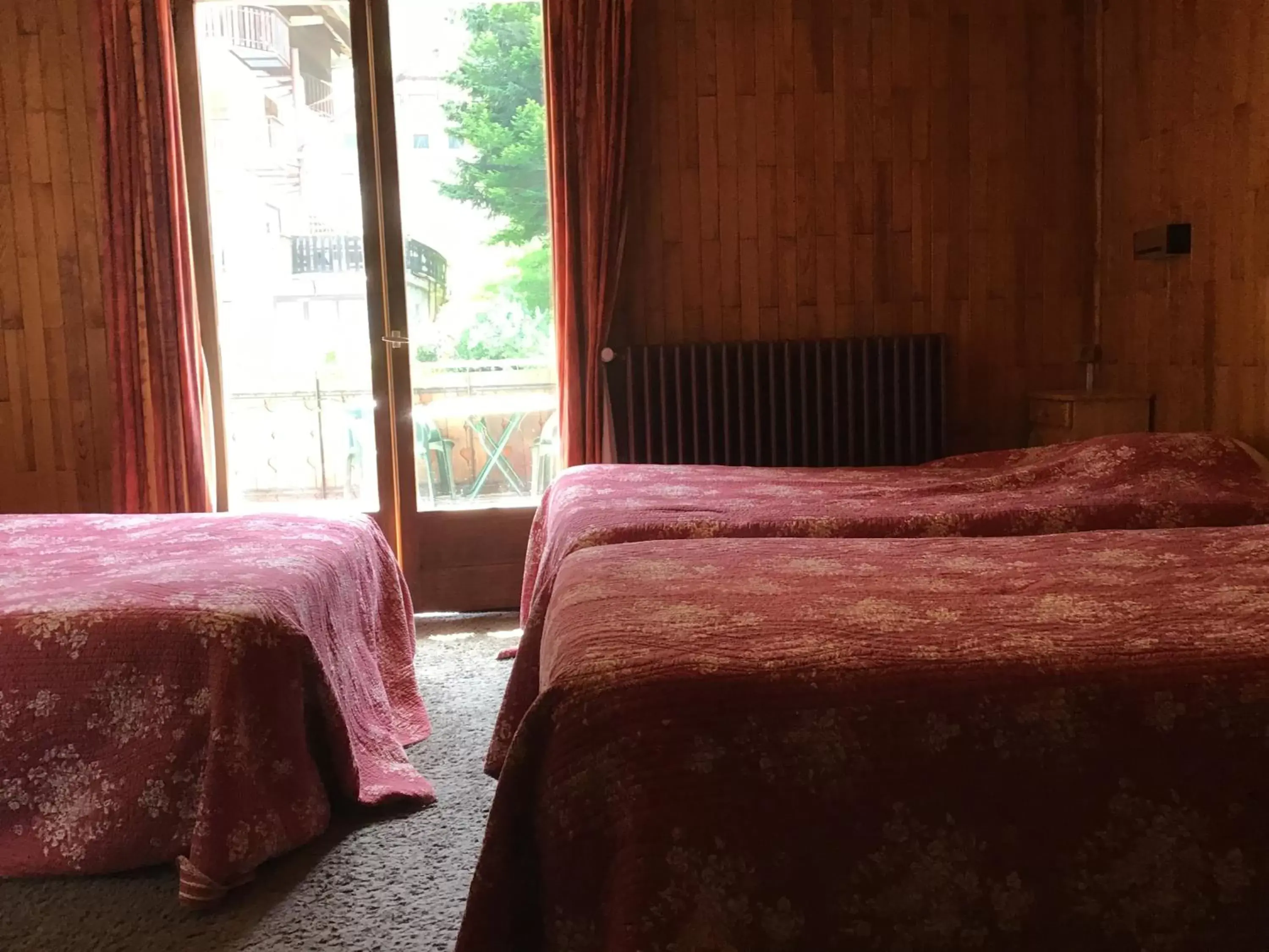 Bed in Hotel Bergerie Chatel