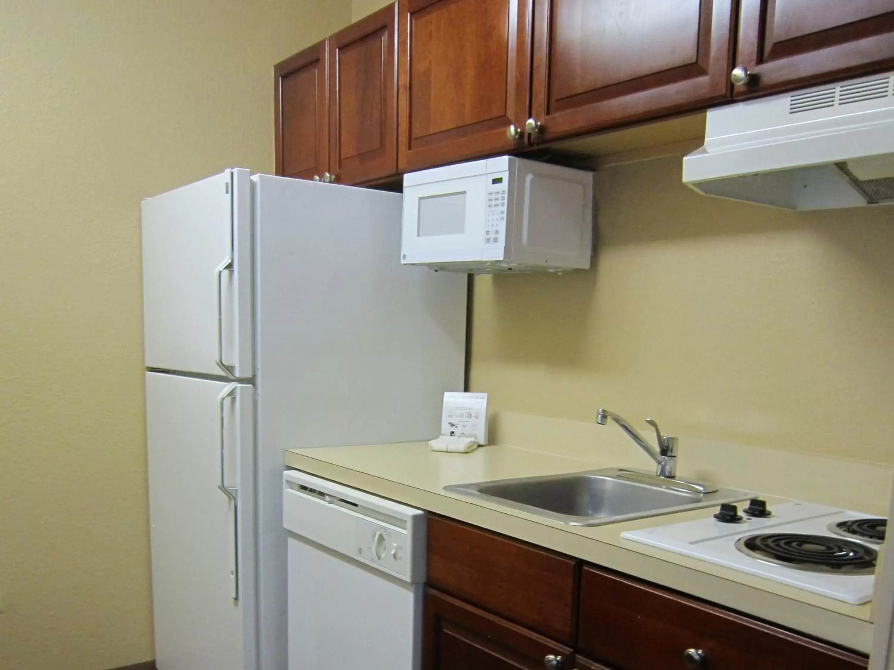 Kitchen or kitchenette, Kitchen/Kitchenette in Extended Stay America Suites - Atlanta - Gwinnett Place