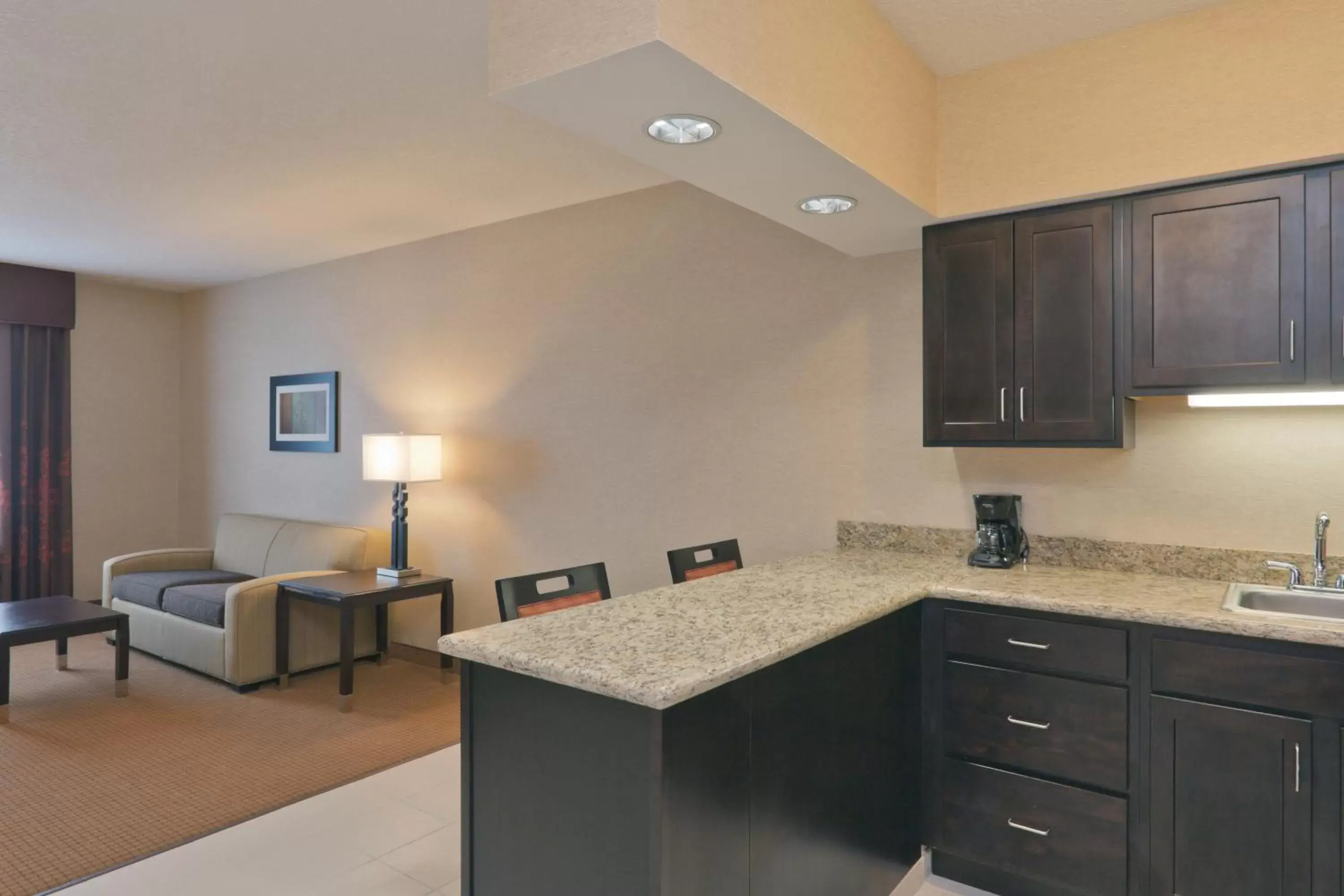 Bedroom, Kitchen/Kitchenette in Holiday Inn Jackson NW - Airport Road, an IHG Hotel