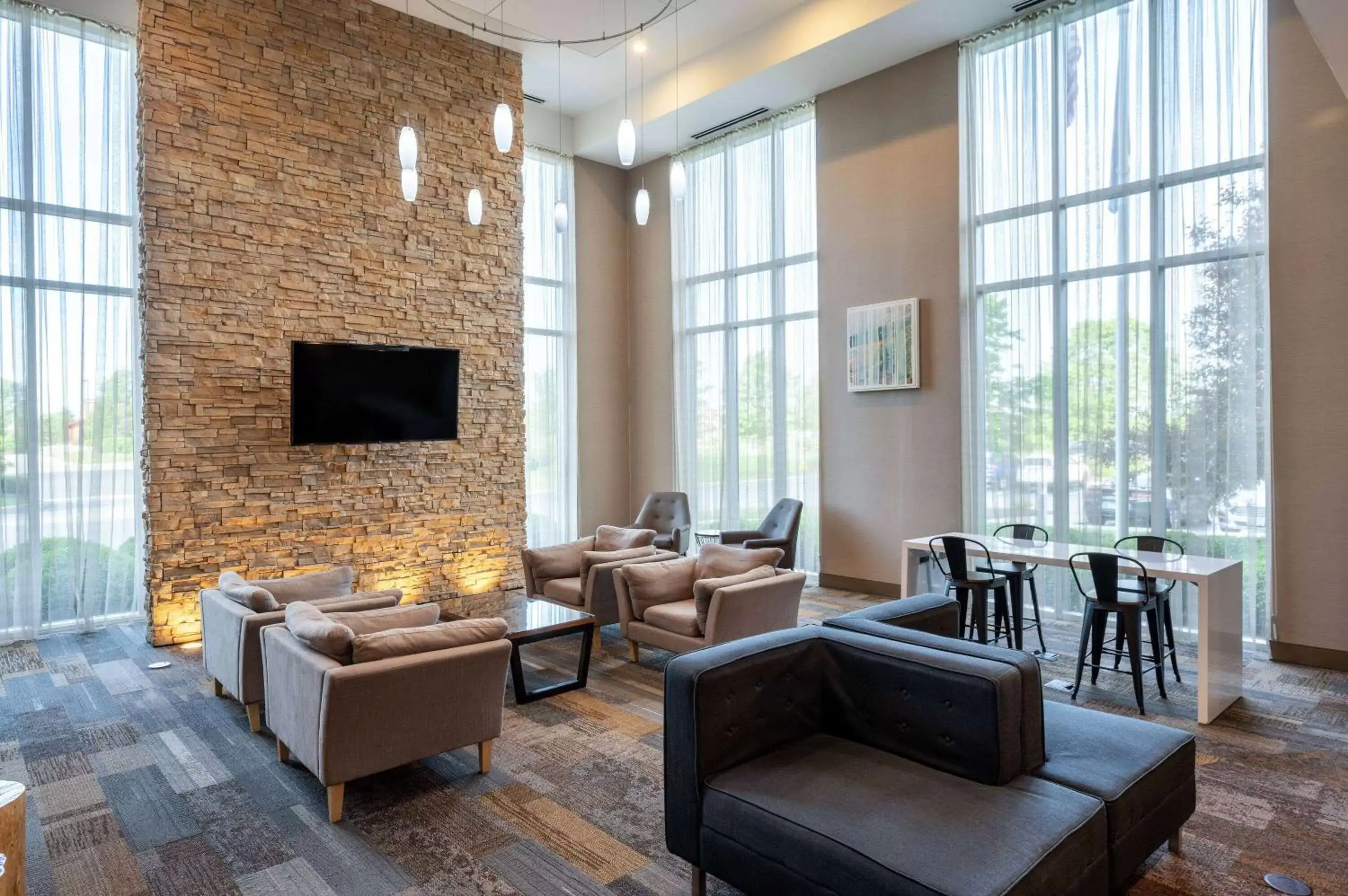 Lobby or reception in Wyndham Noblesville