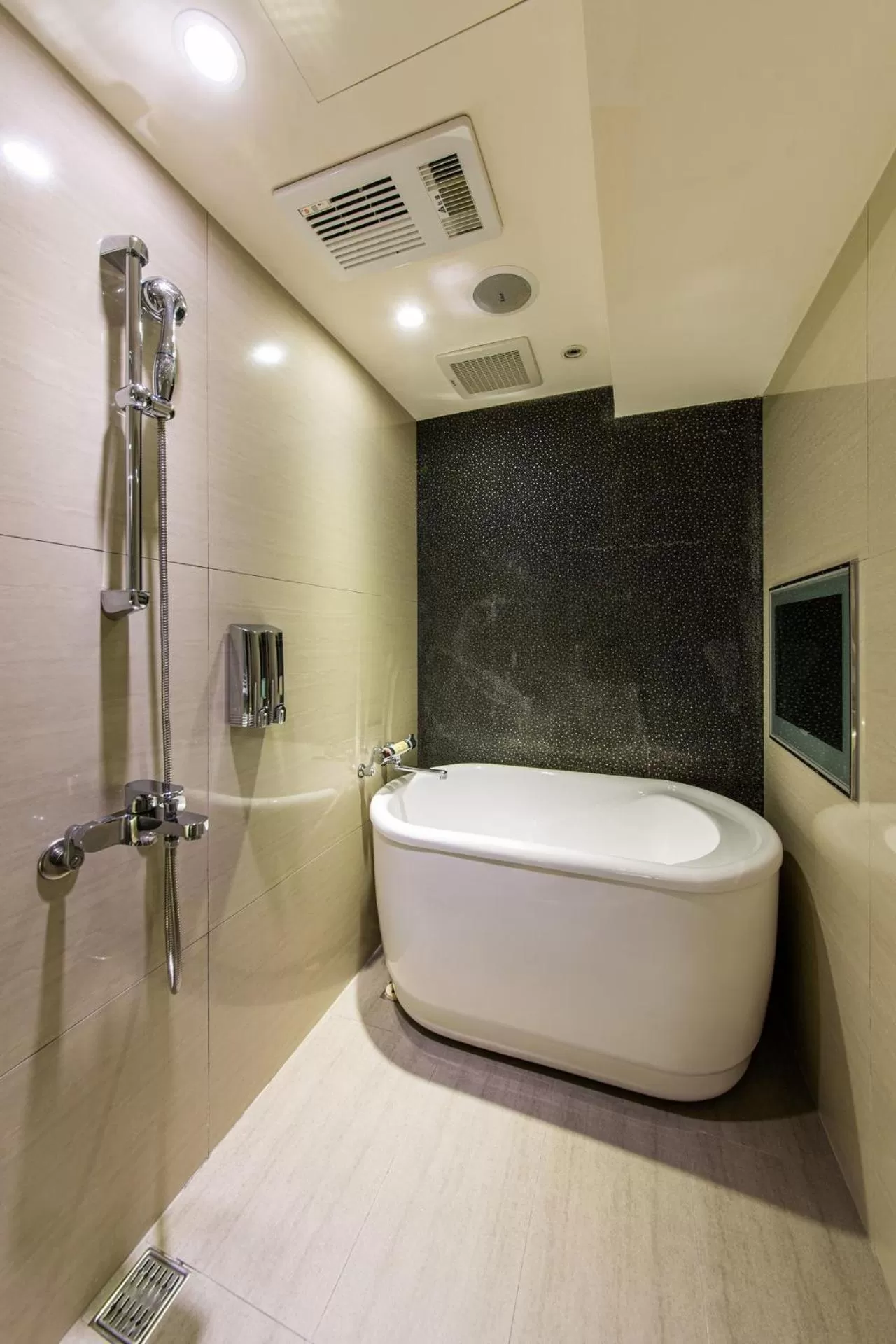 Bath in Beauty Hotels - Hotel Bnight-Self Check-In Hotel