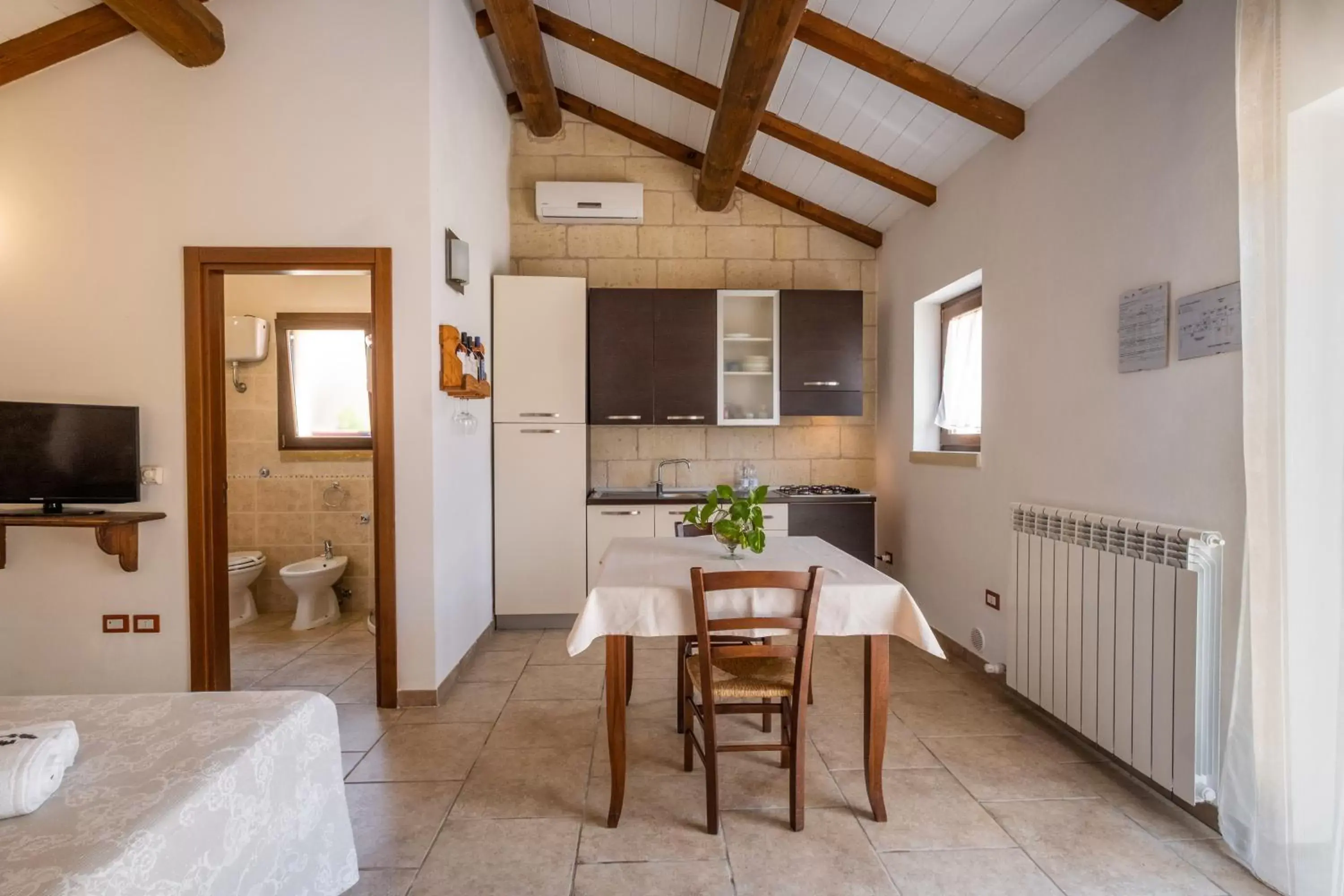 Dining Area in Agriturismo Masseria Costarella