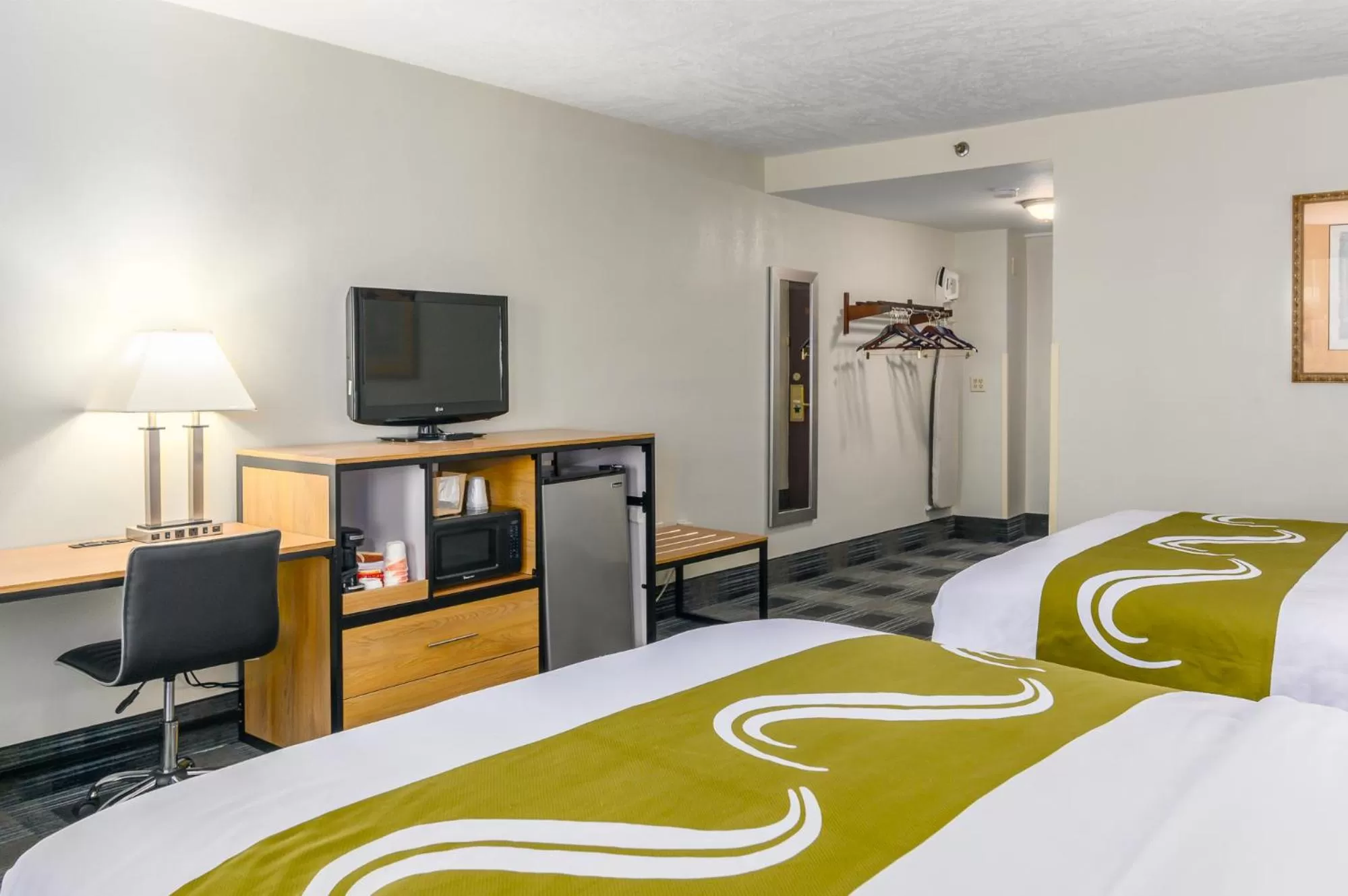 Photo of the whole room, Bed in Quality Inn