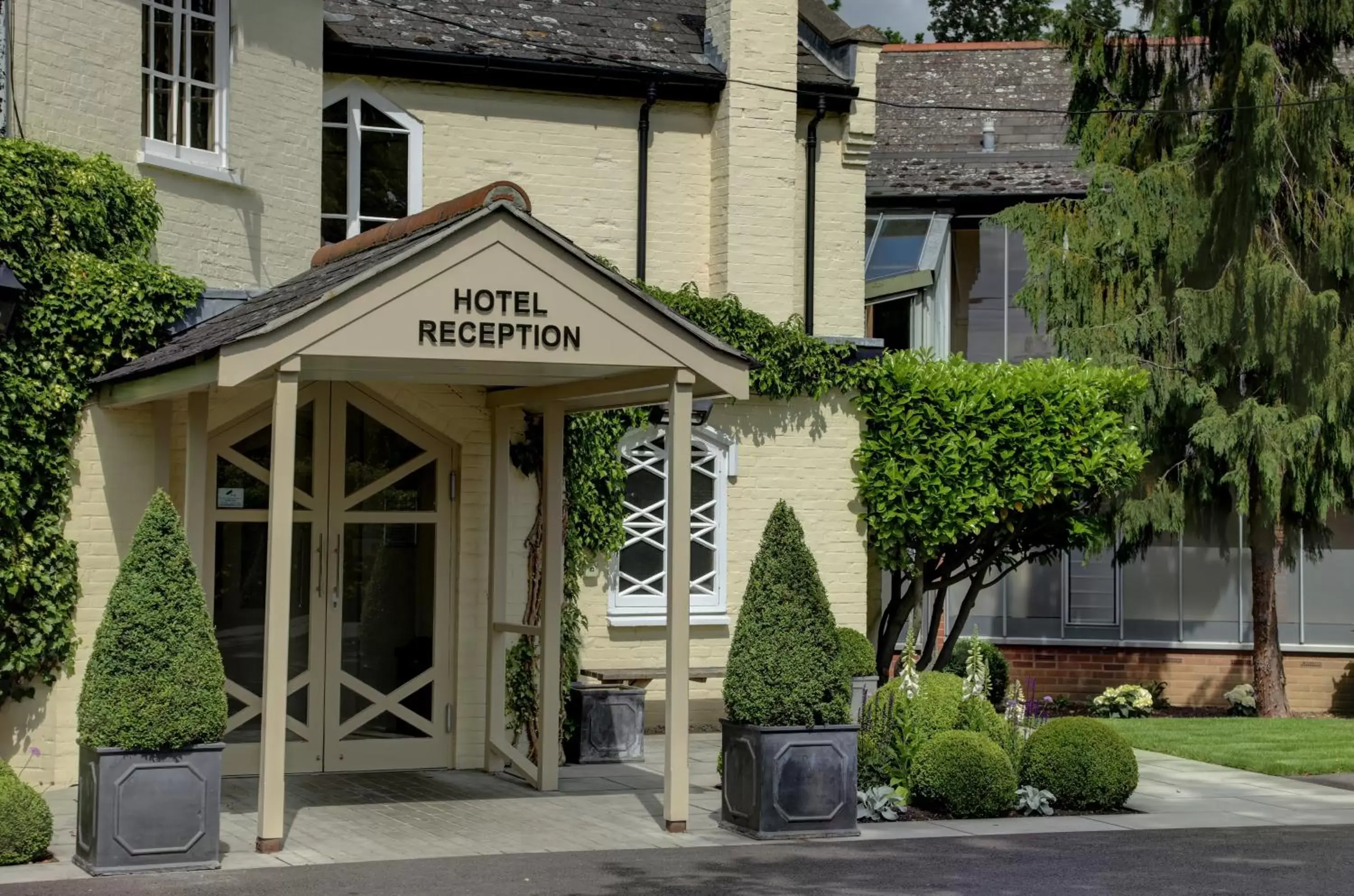 Facade/entrance, Property Building in Best Western Ivy Hill Hotel