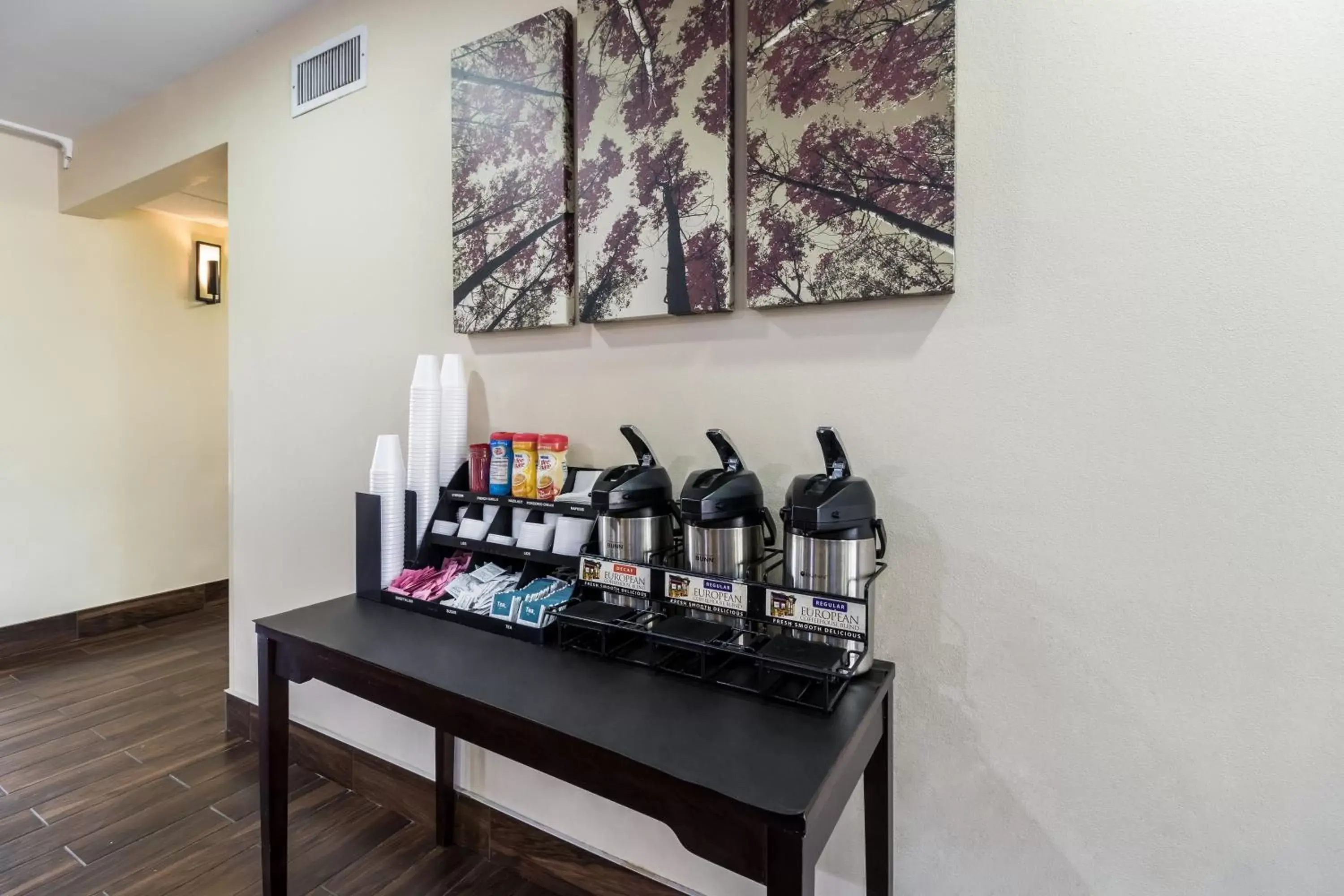 Restaurant/places to eat in Red Roof Inn Murfreesboro Restaurant/places to eat in Red Roof Inn Murfreesboro