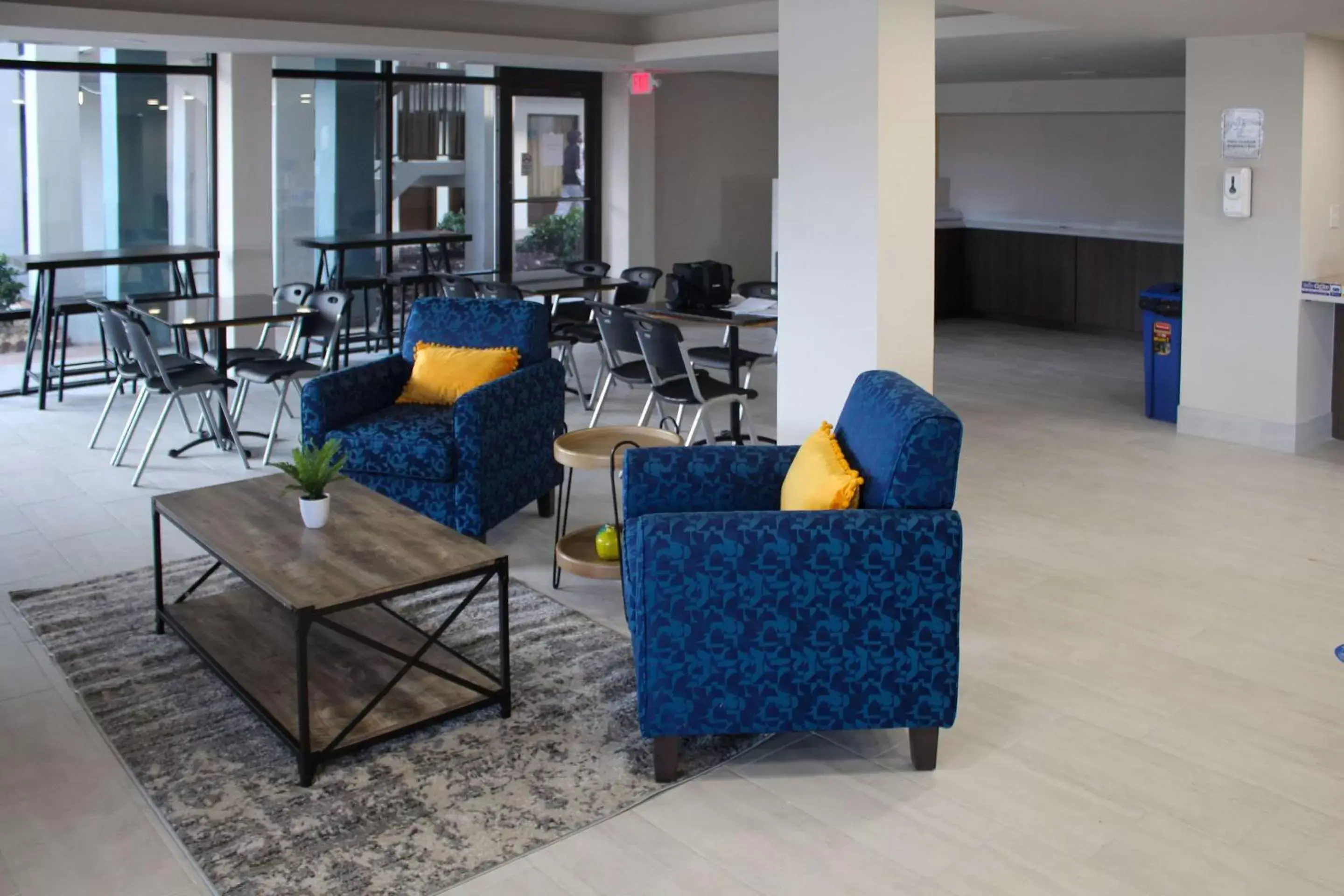 Lobby or reception in Clarion Pointe Statesville