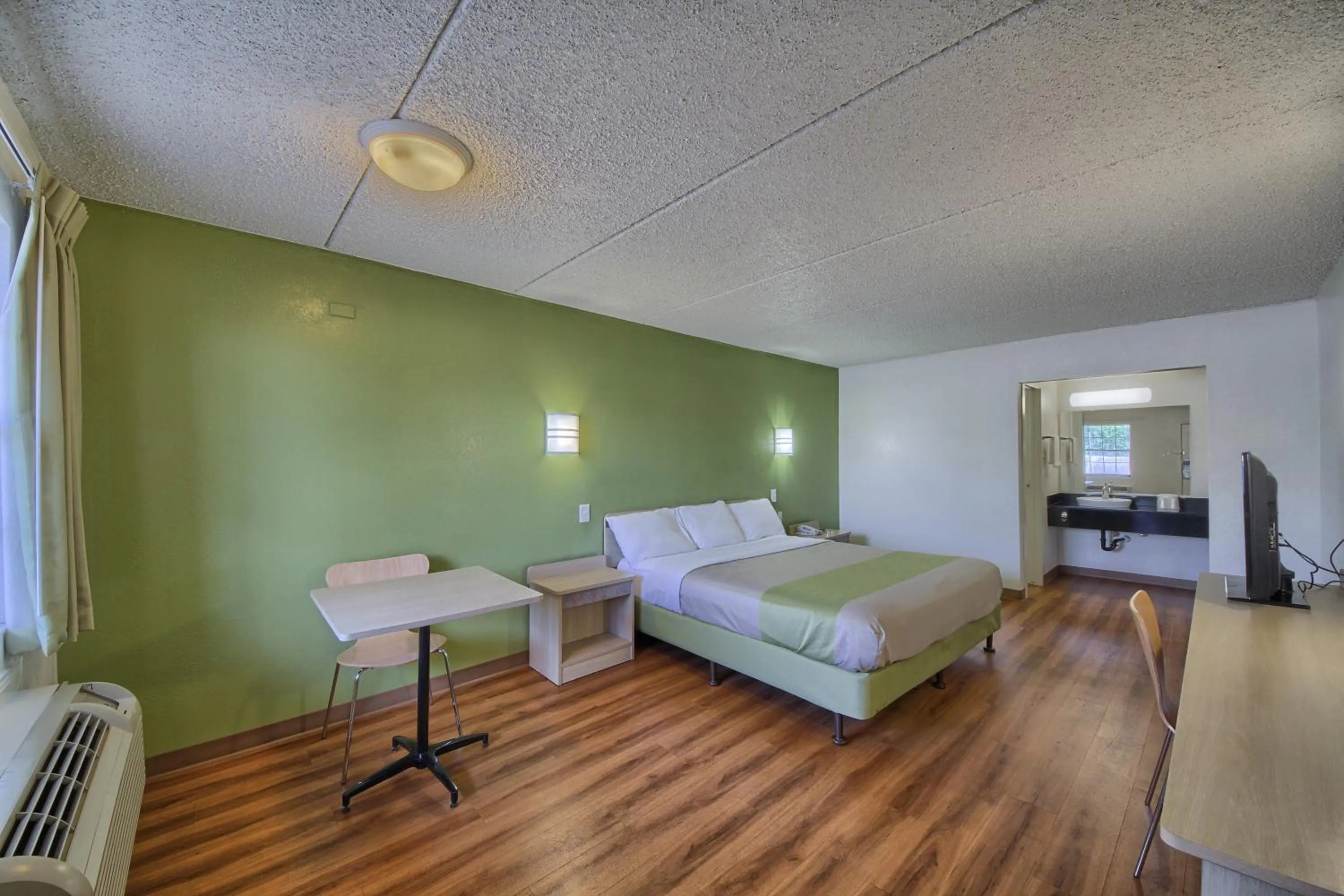 Bedroom, Bed in Motel 6-San Antonio, TX - Northwest Medical Center