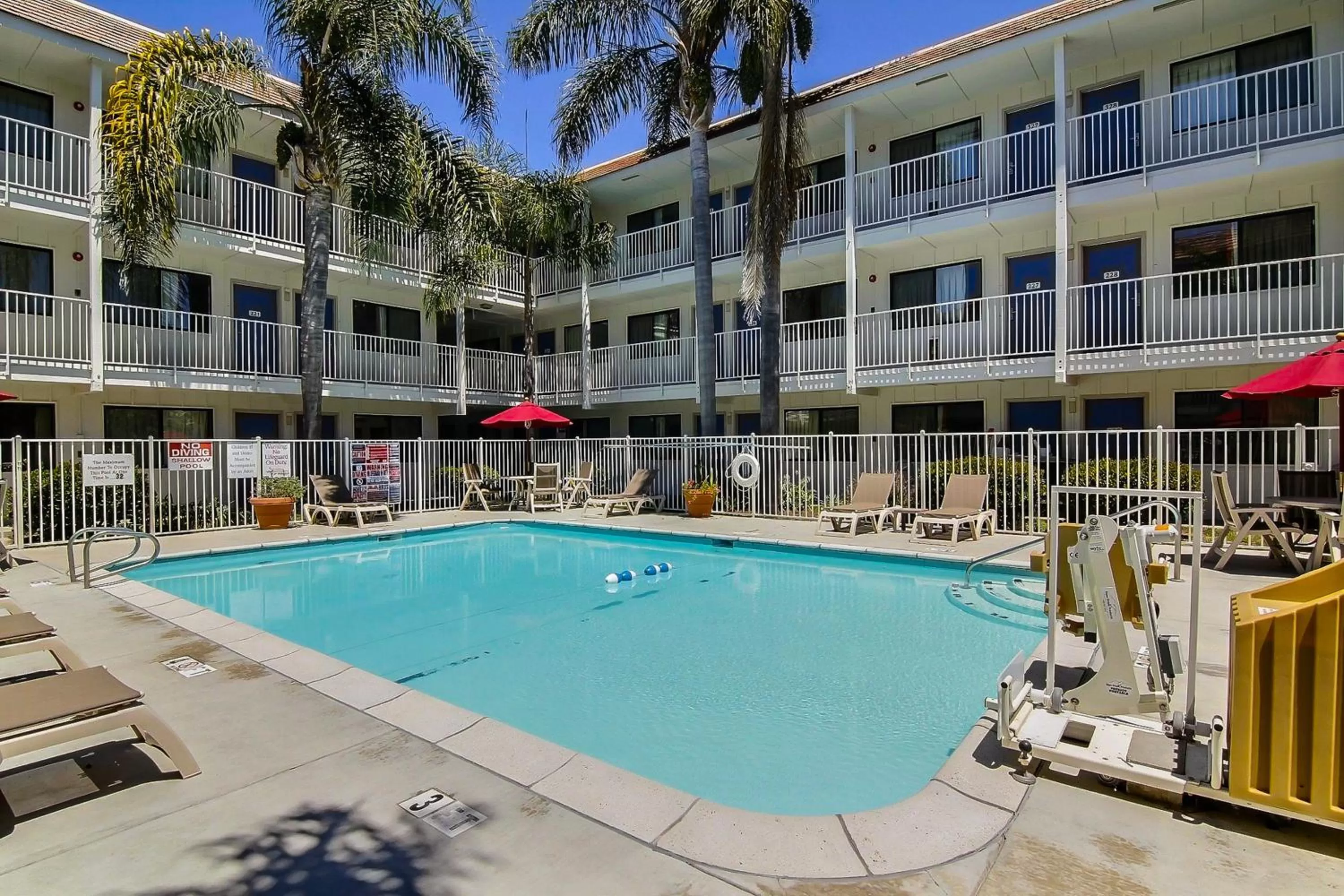 Swimming pool in Motel 6-Carpinteria, CA - Santa Barbara - North