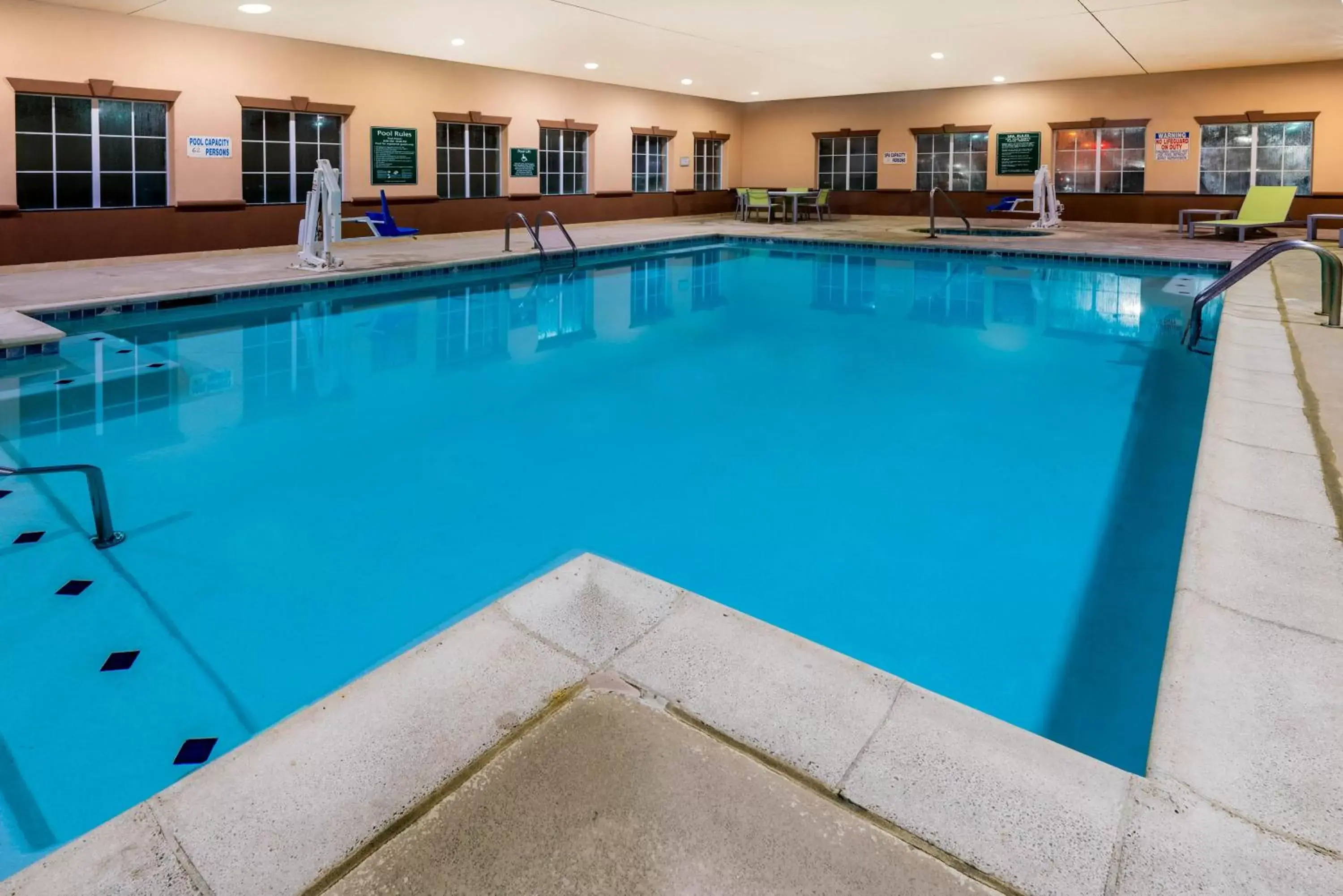 Pool view, Swimming Pool in La Quinta by Wyndham DFW Airport West - Bedford