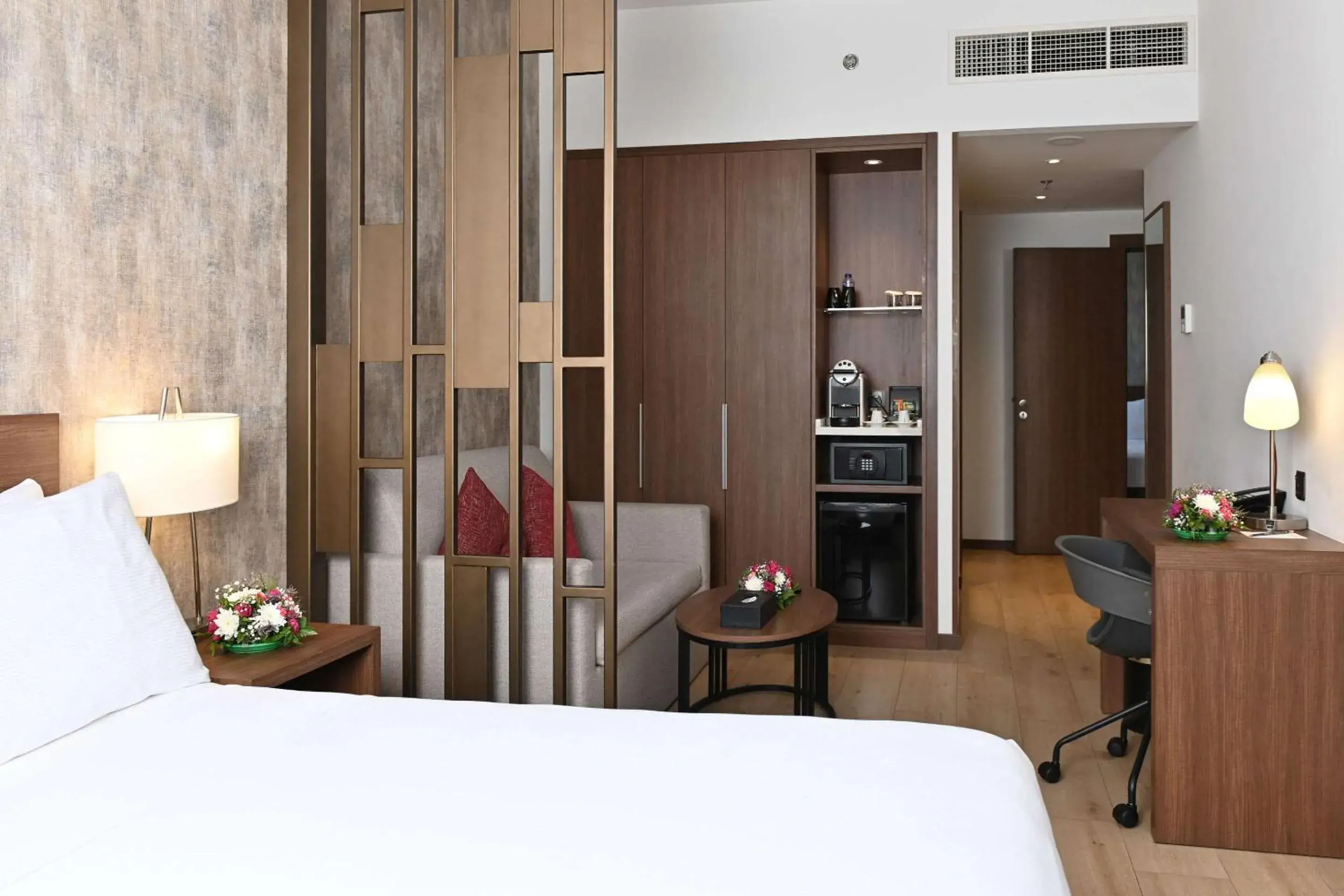 Bedroom, Bed in Comfort Hotel Jeddah King Road