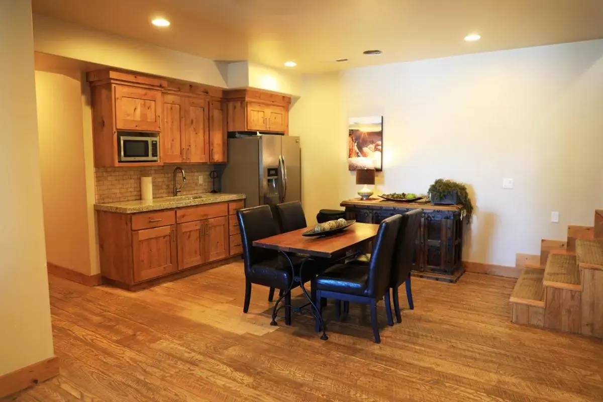 Dining Area in Zion Ponderosa Ranch Resort