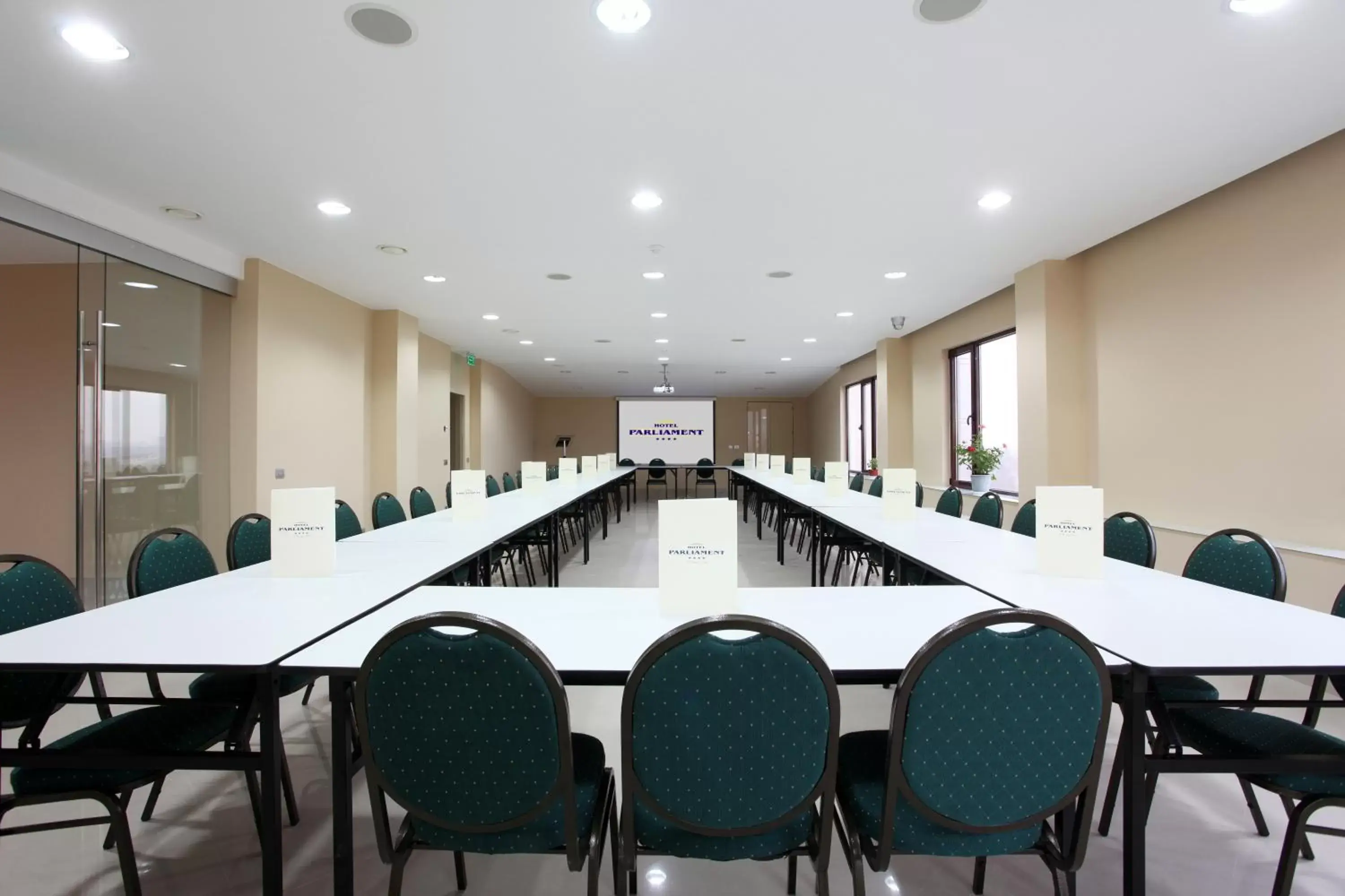 Business facilities in Hotel Parliament
