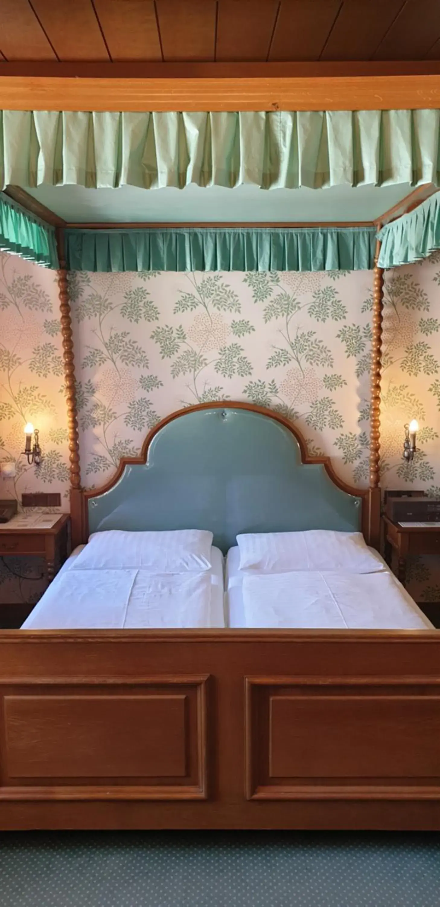 Photo of the whole room, Bed in Hotel Hohenstauffen Photo of the whole room, Bed in Hotel Hohenstauffen