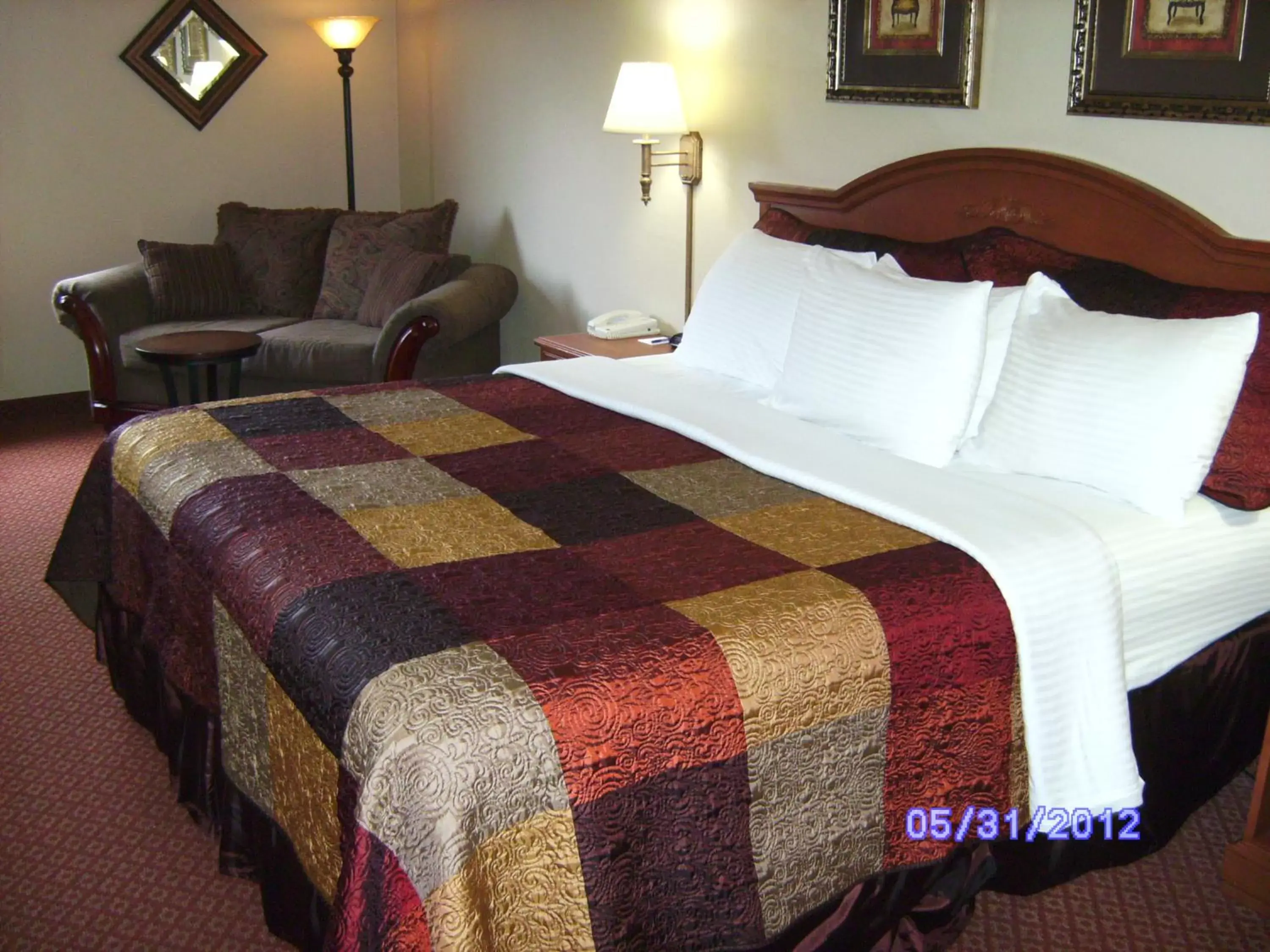 Bed in All American Inn & Suites Branson